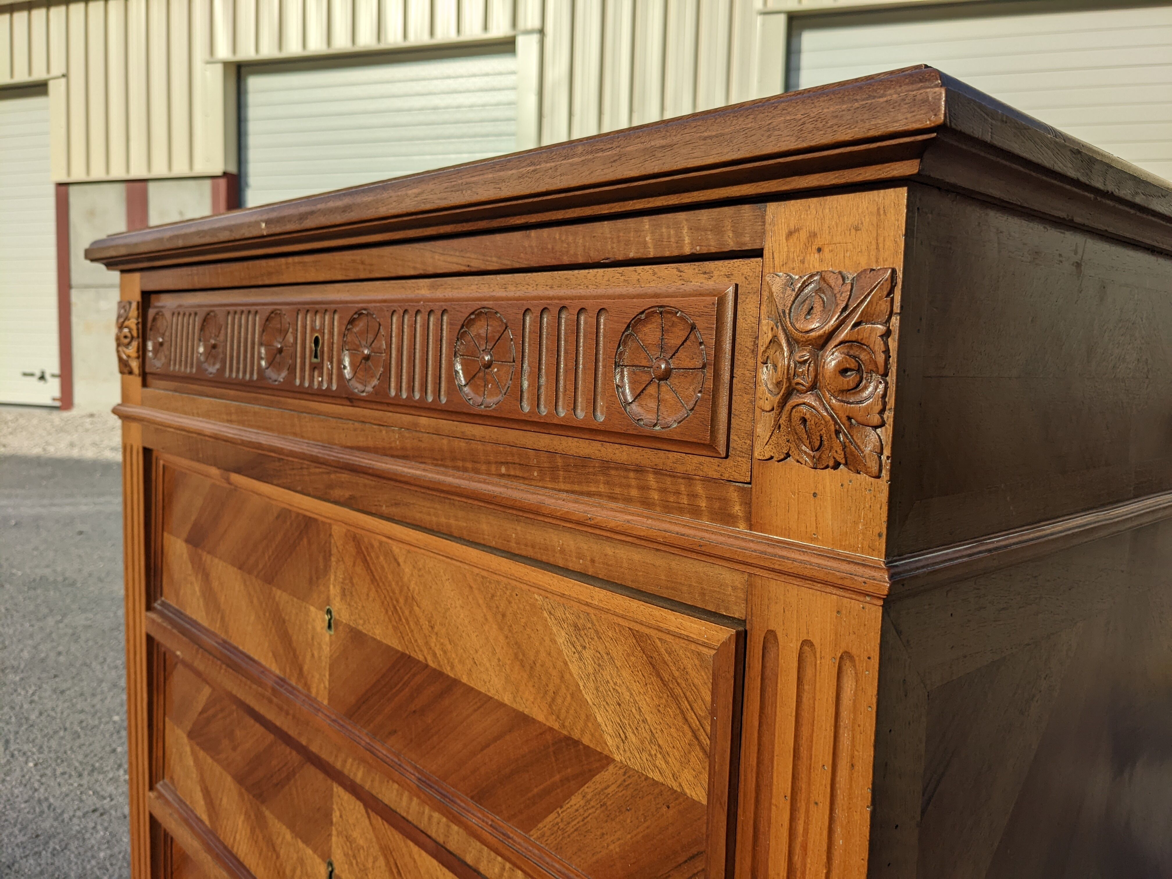 Commode style empire