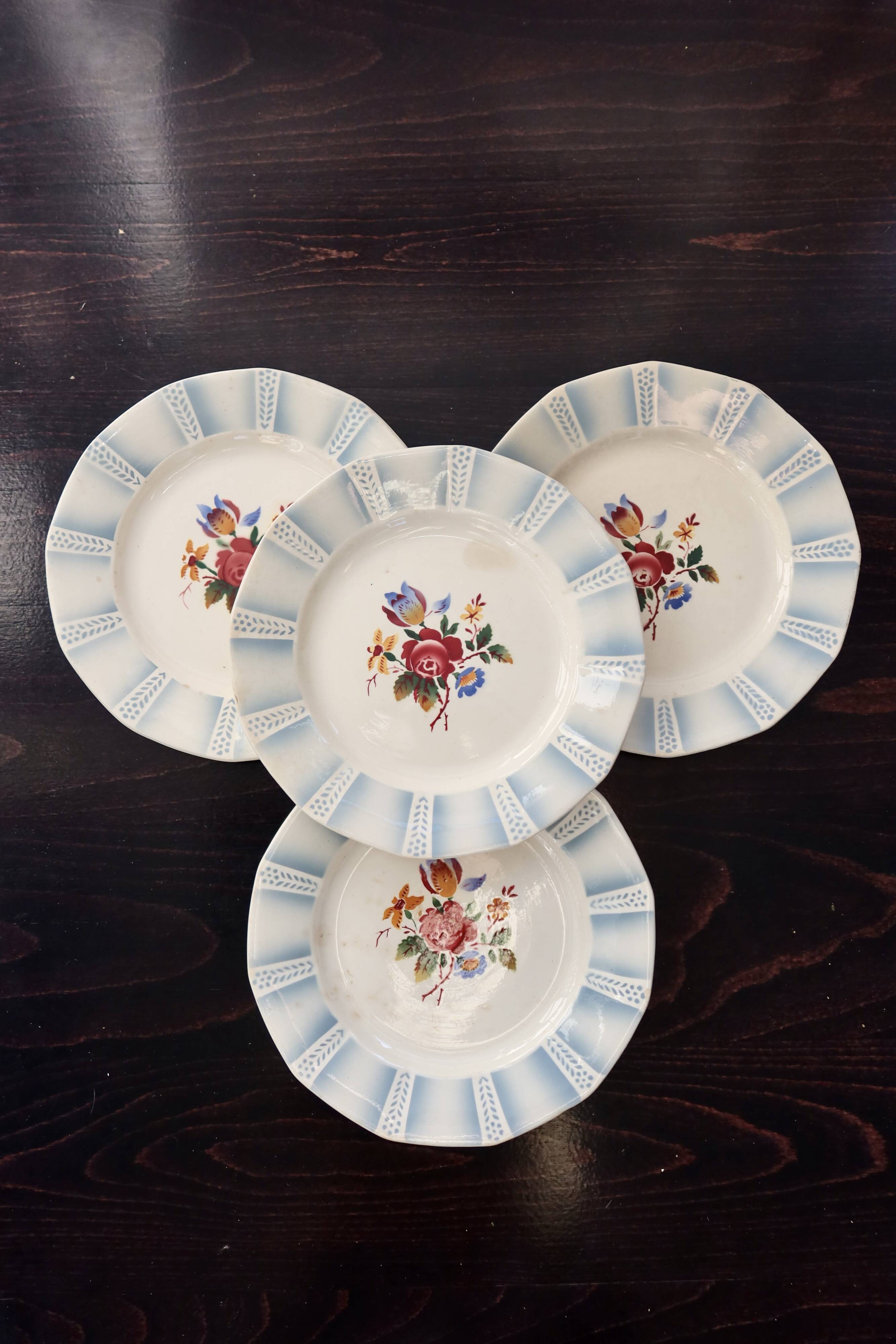 4 vintage Sarreguemines “Claude” dinner plates - Earthenware with floral decoration