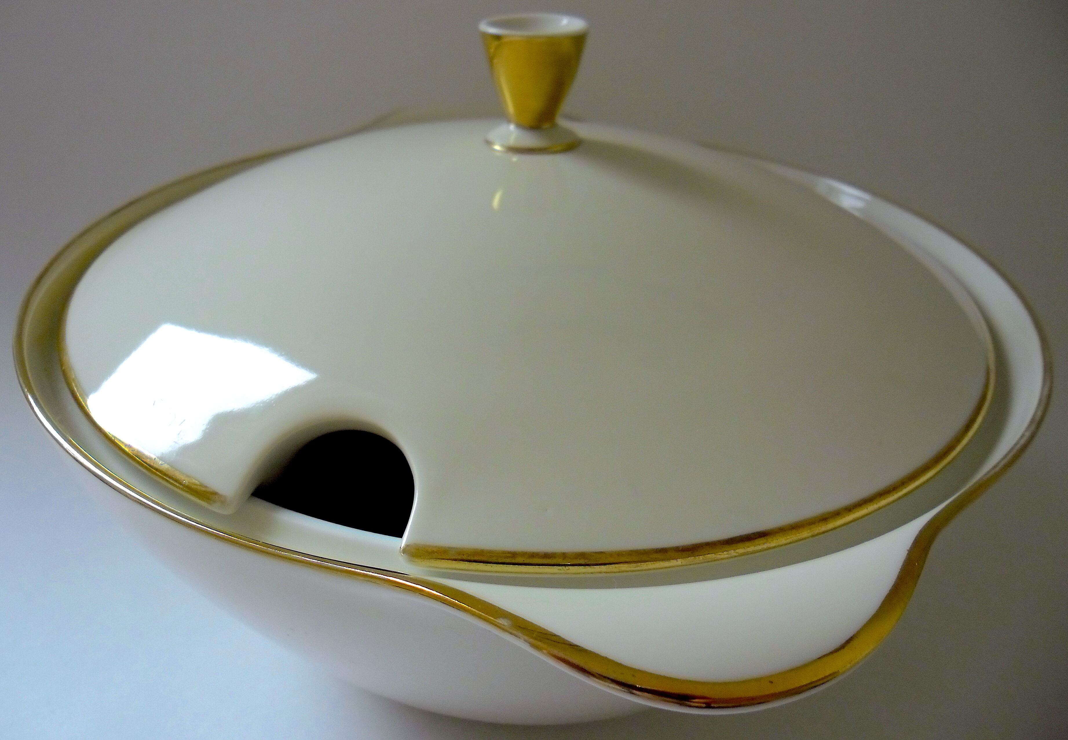 Seltmann-Weiden white and gold porcelain soup kitchen (Bavaria)
