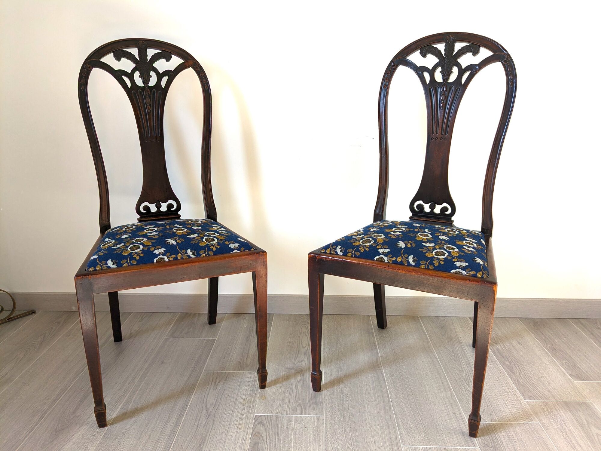 Pair of English Sheraton chairs in mahogany early twentieth century