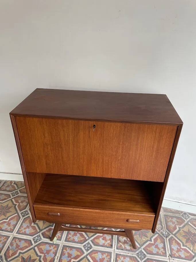 L. Van Teeffelen cupboard