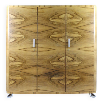 Armoire en acier tubulaire chromé Bauhaus restaurée de Hynek Gottwald, années 1930