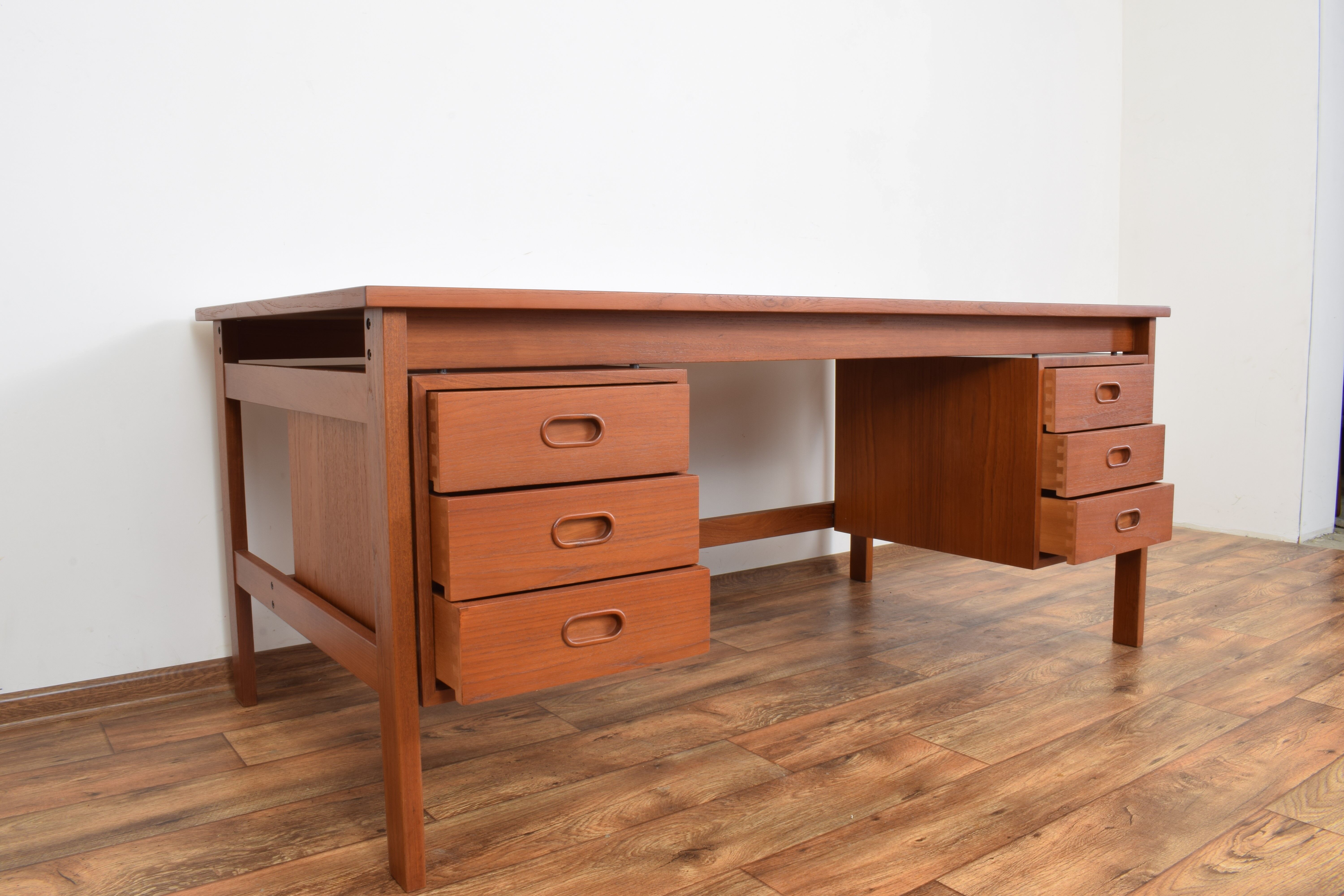 Mid-century danish teak desk, 1970