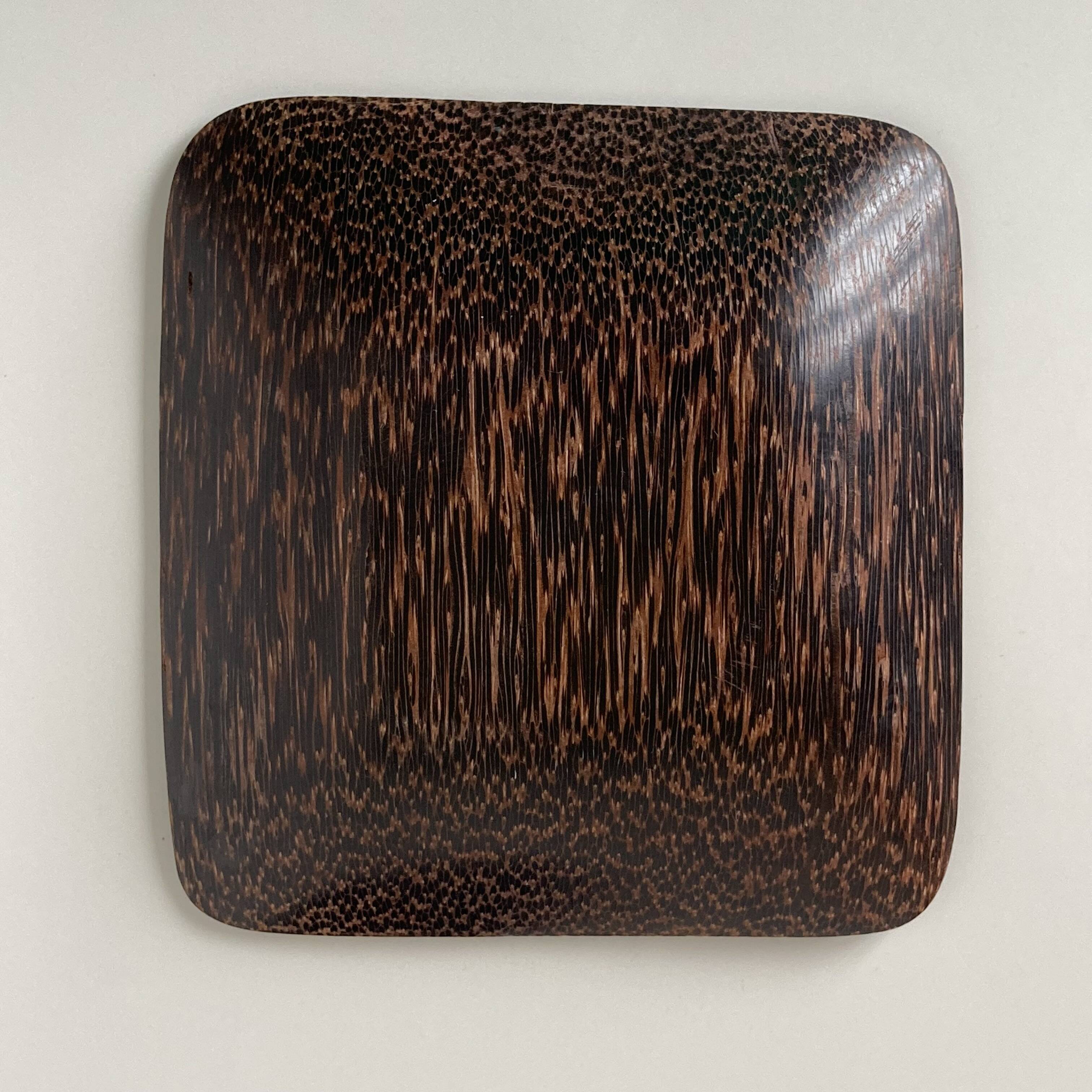 Set of two small trays or catchalls in Art Deco style made of palm wood.