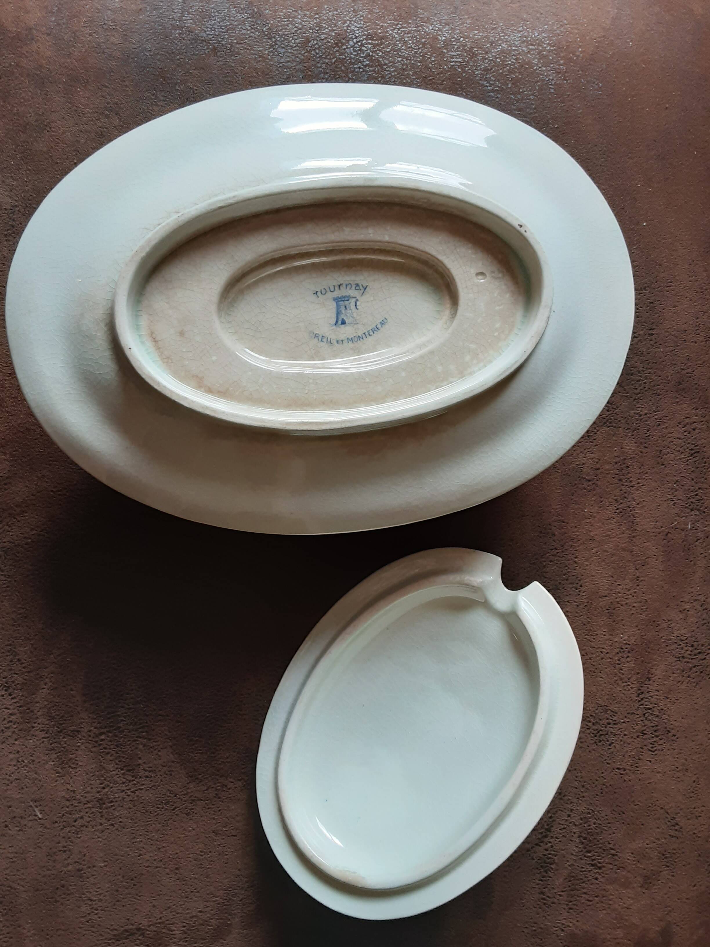 Old Tournay sauce boat. Creil and Montereau