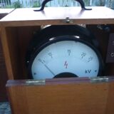 Old instrument box kV 0-25 / R33 porcelain-insulators