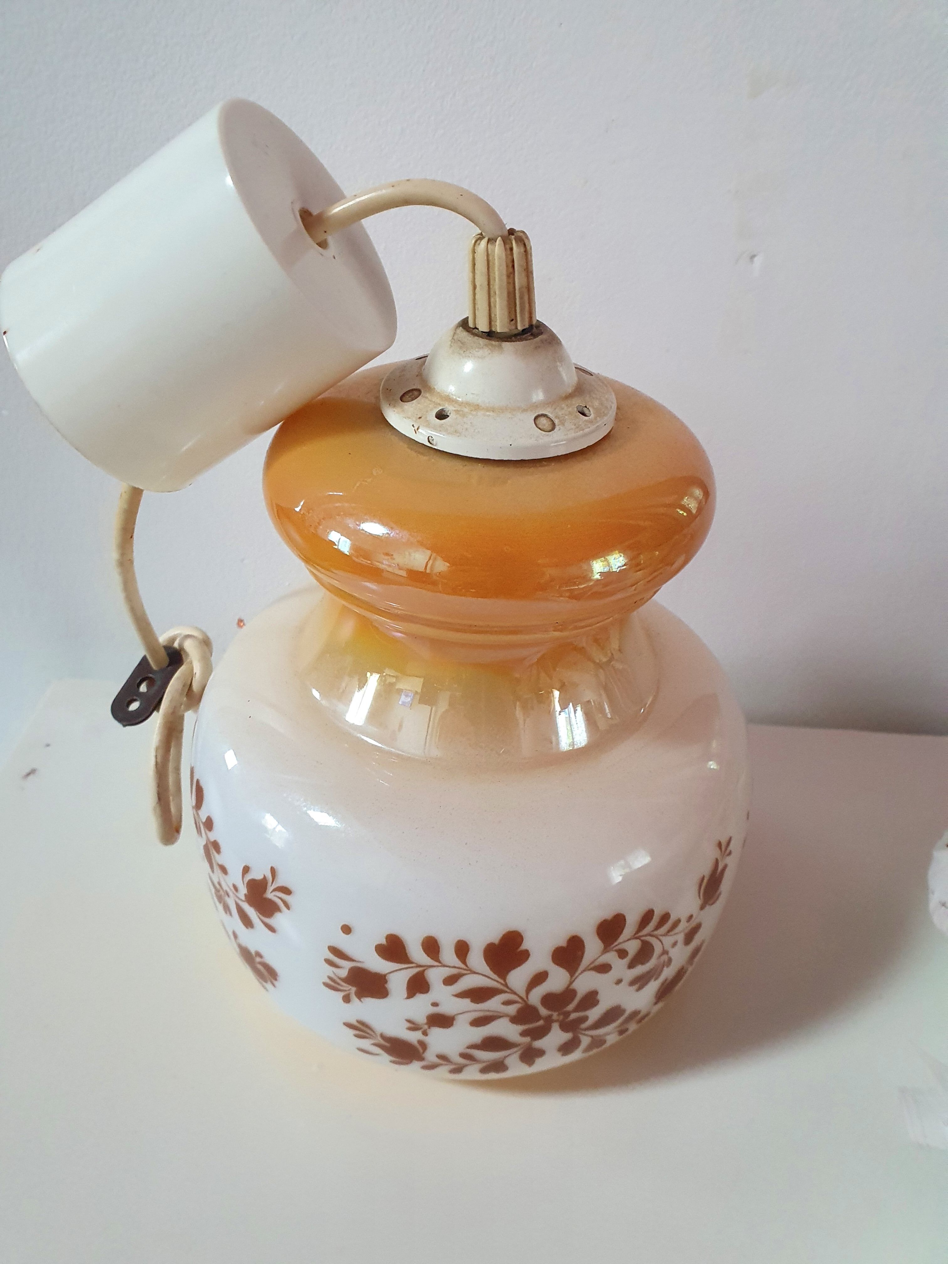 Suspension vintage en verre blanc avec imprimé fleurs marron