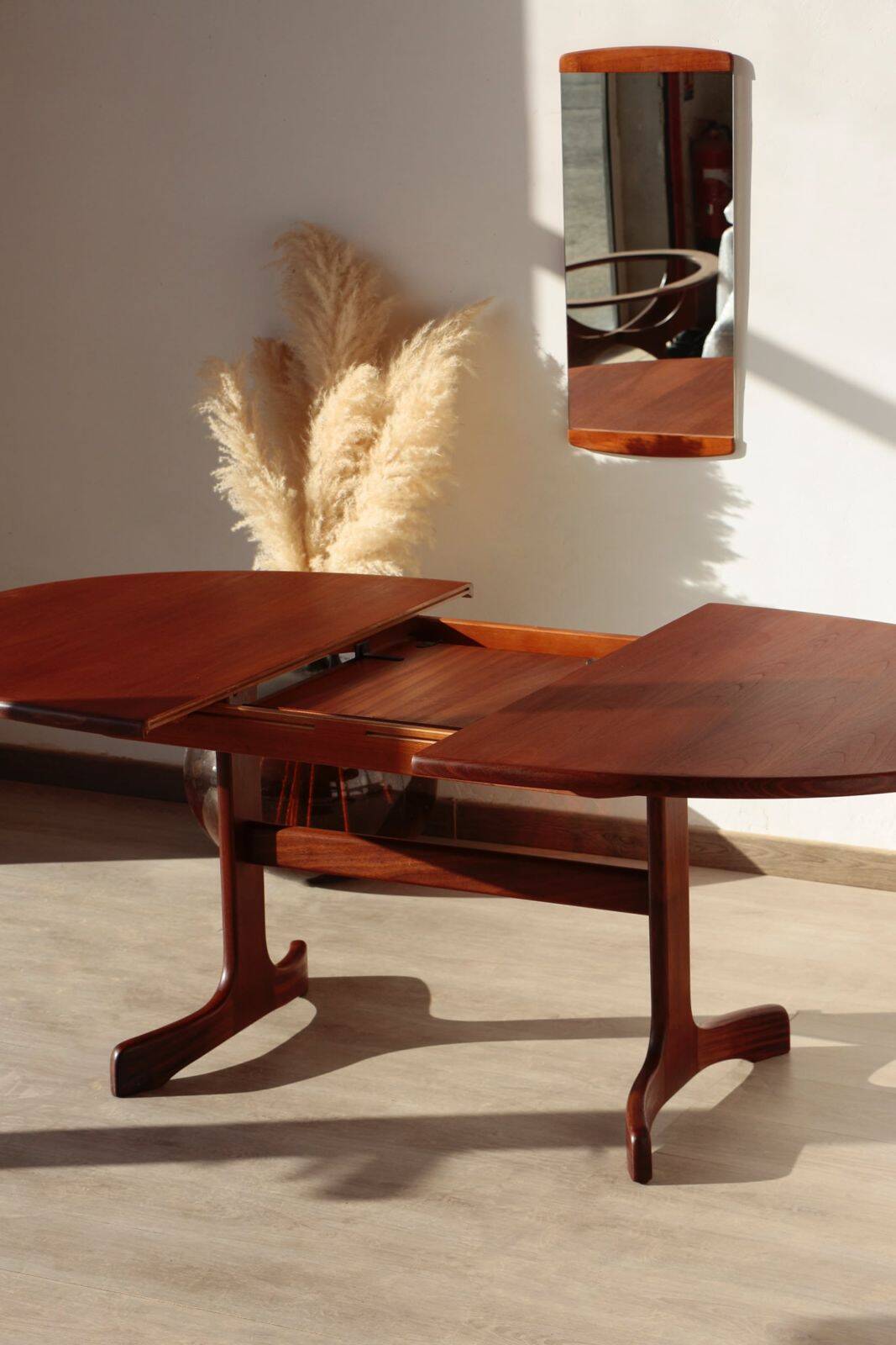 Oval dining table – 6 to 8 people – G Plan