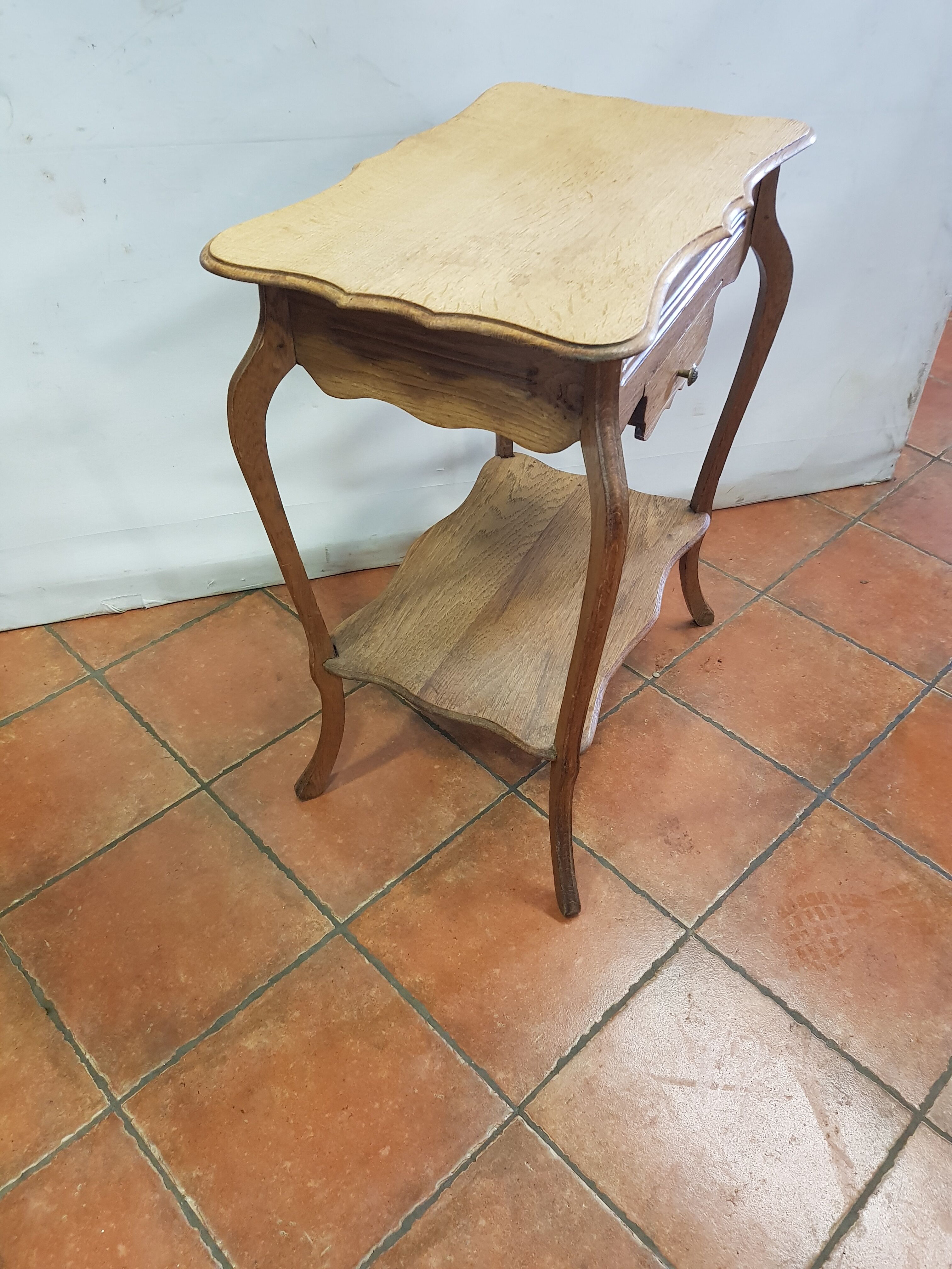 Travailleuse en chêne