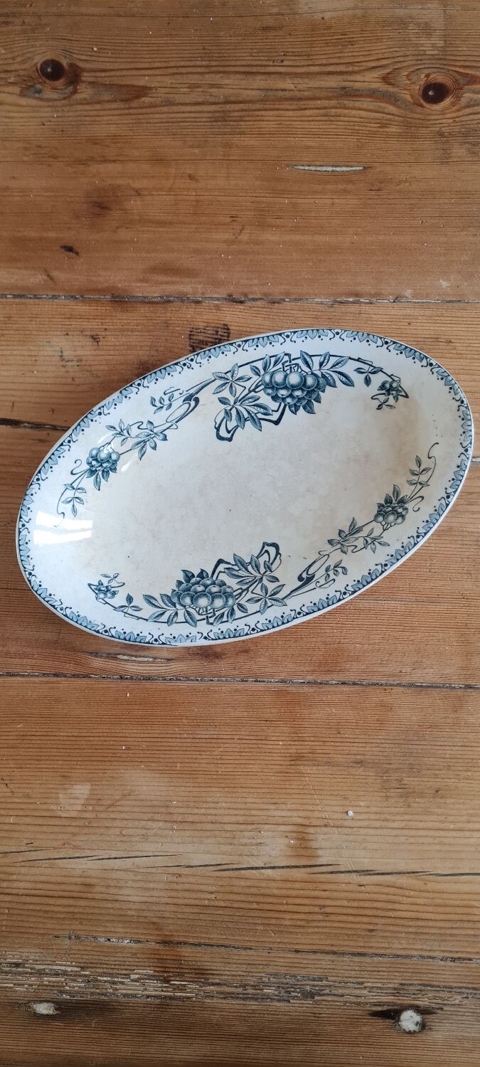 Oval serciviate dish