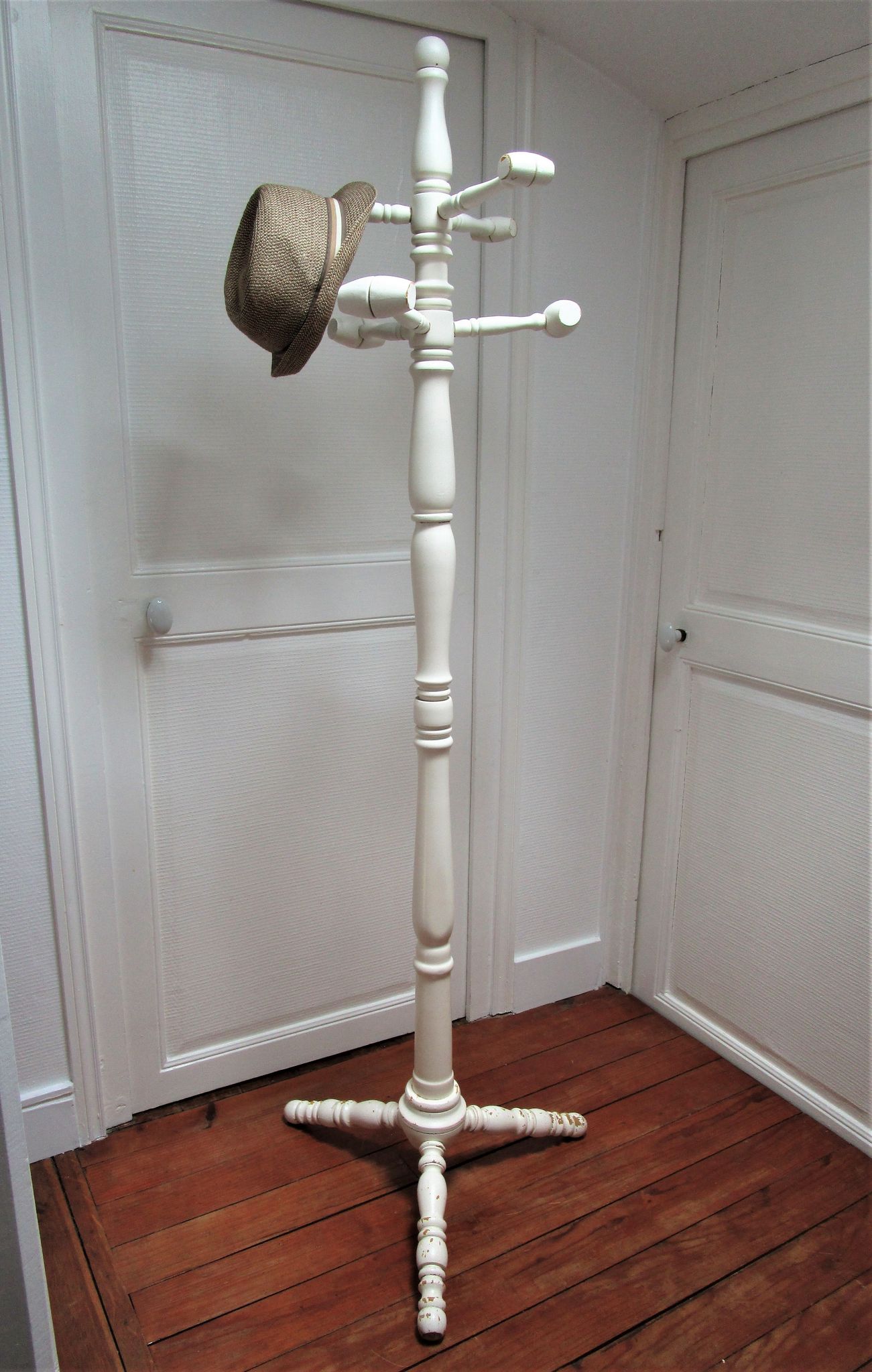 Coat rack parrot solid wood turned white patinated vintage