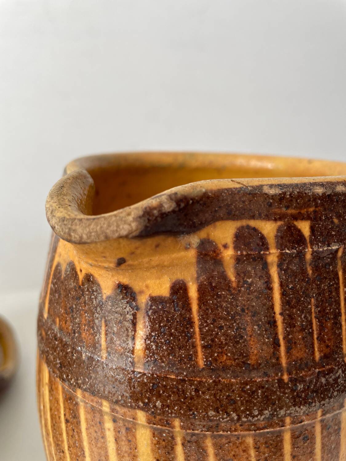 Duo de pichets vieux grès