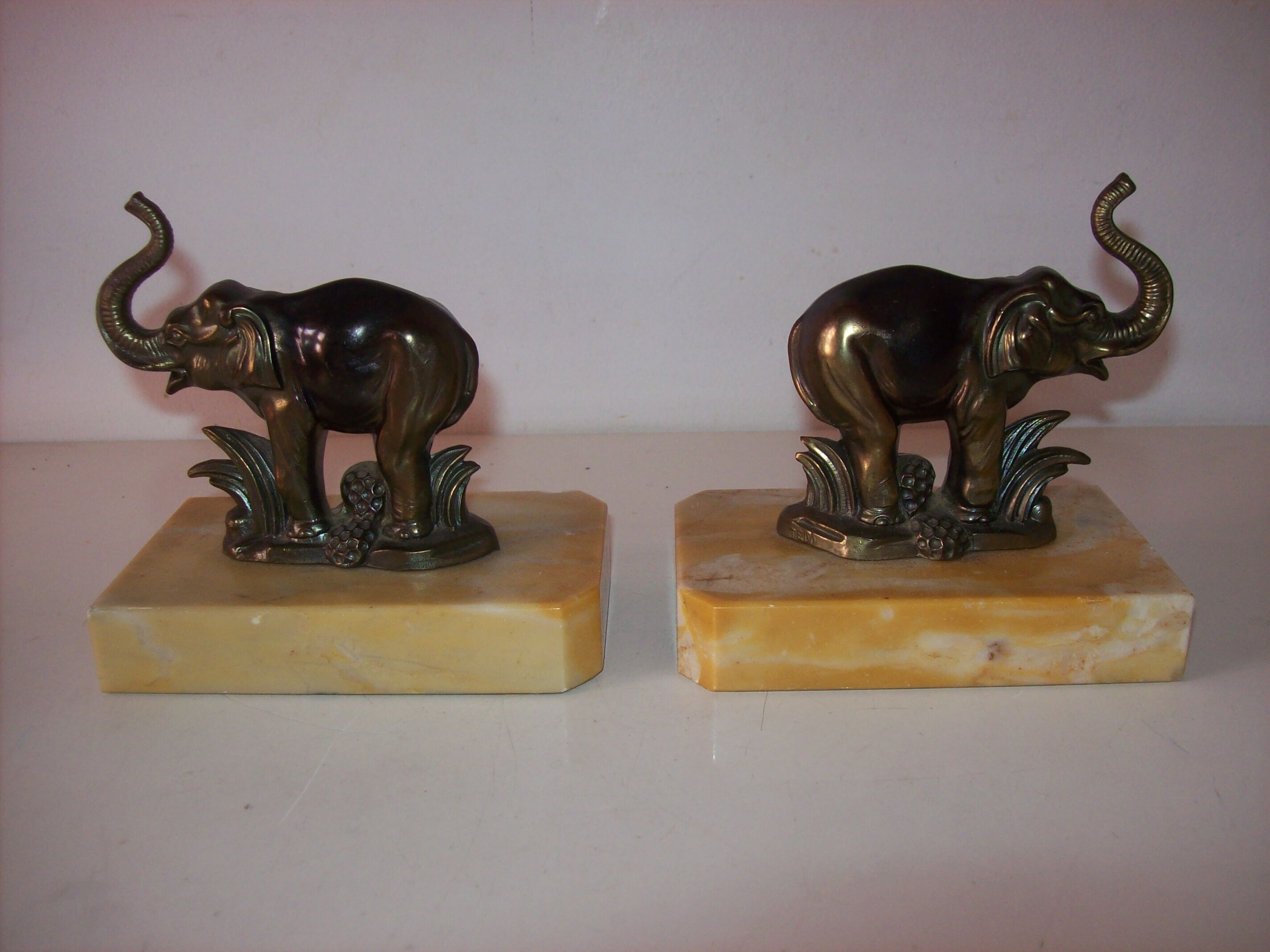 Elephant bookends