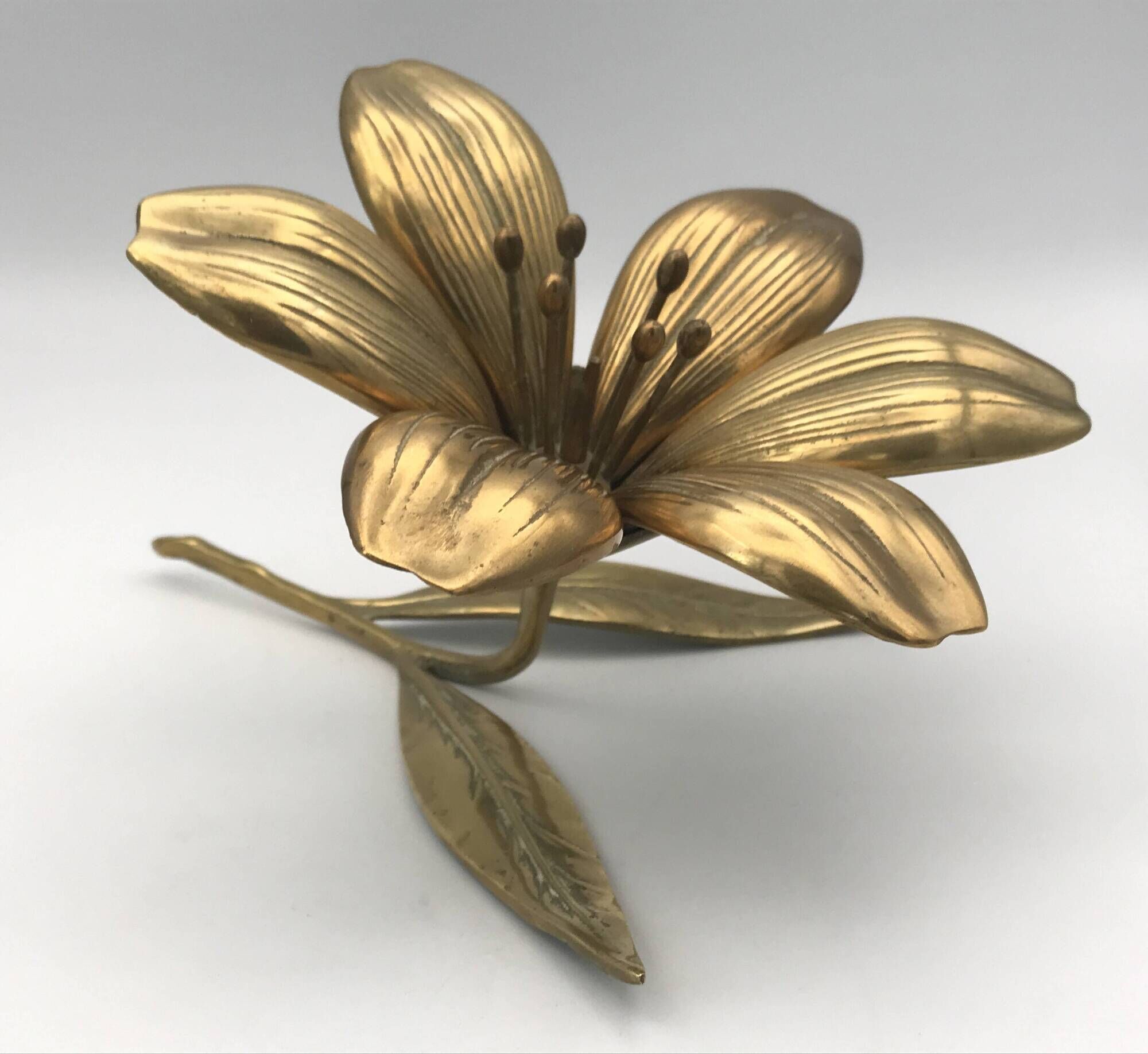 Vintage flower ashtray in solid gold-plated brass with six removable petals from the 60s/70s
