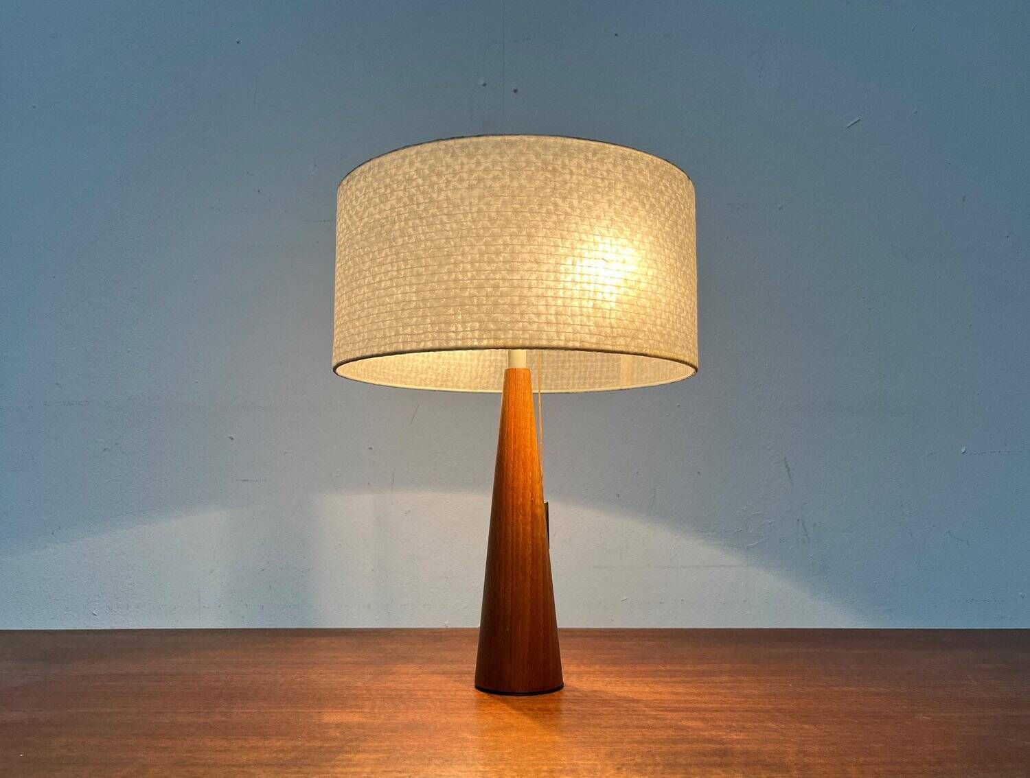 Lampe de table en teck minimaliste du milieu du siècle, années 1960