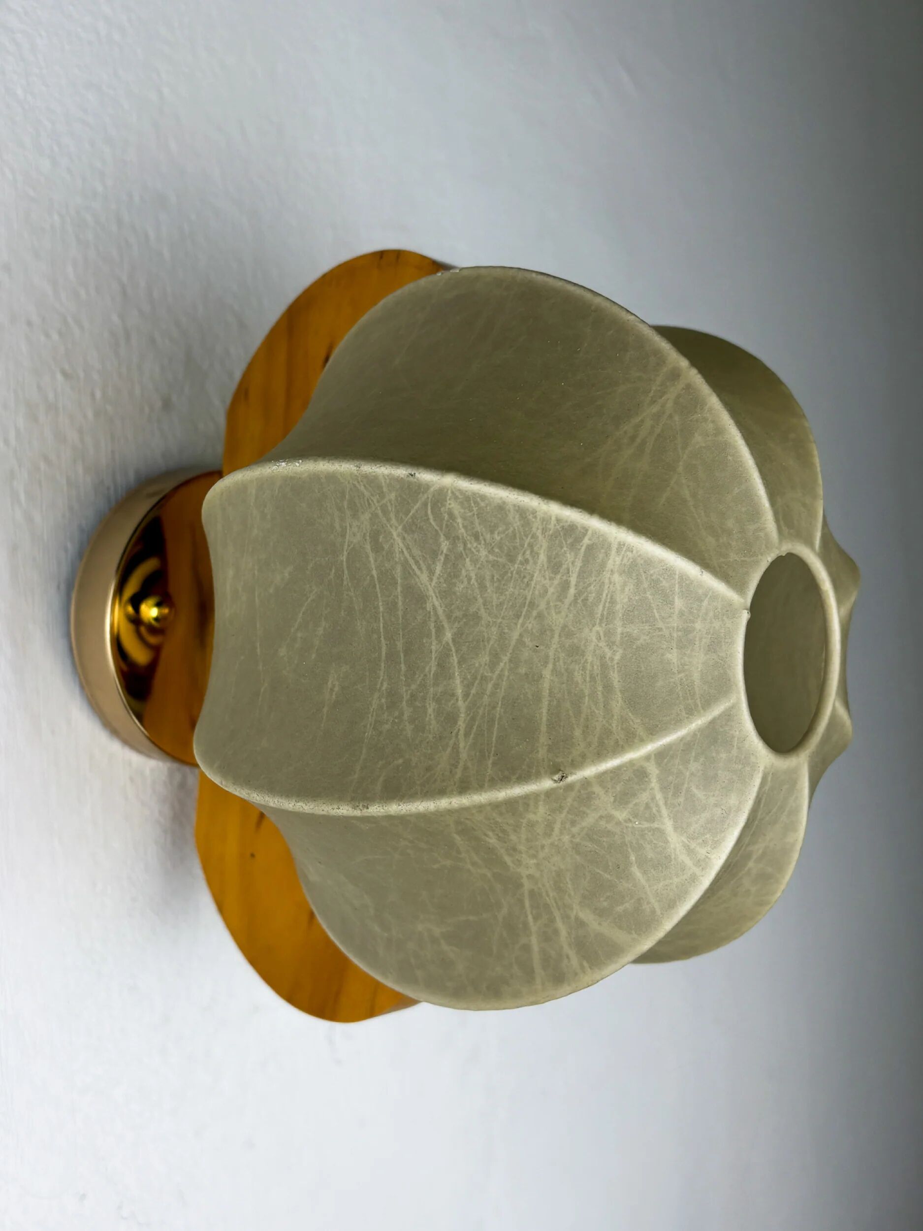 "Cocoon" wall light in resin and pine, Italy, circa 1970s