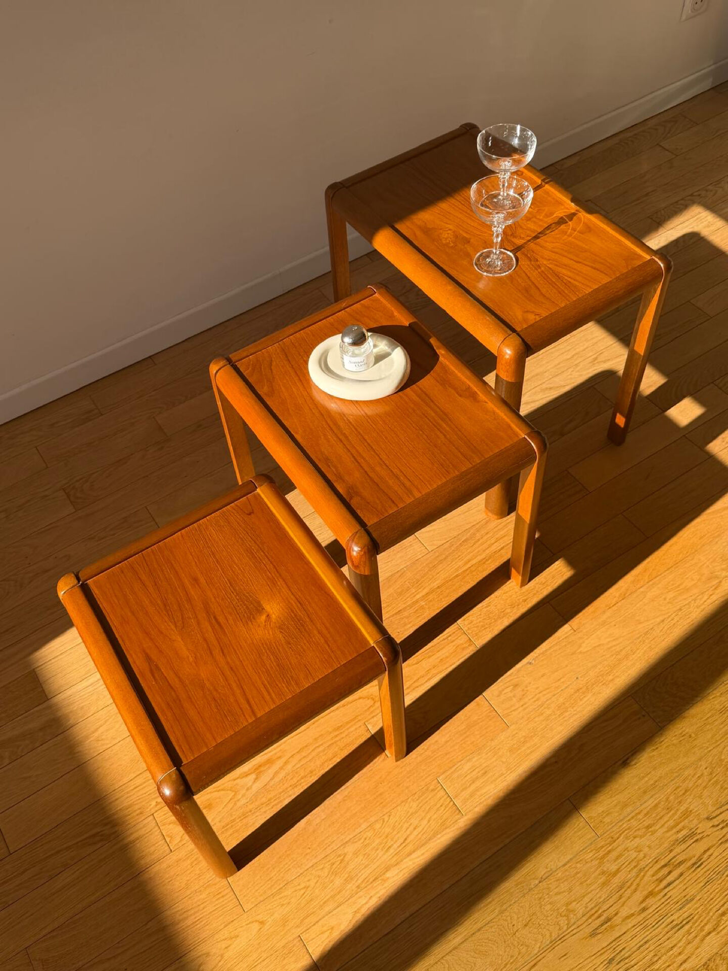 Lot table gigogne en bois vintage