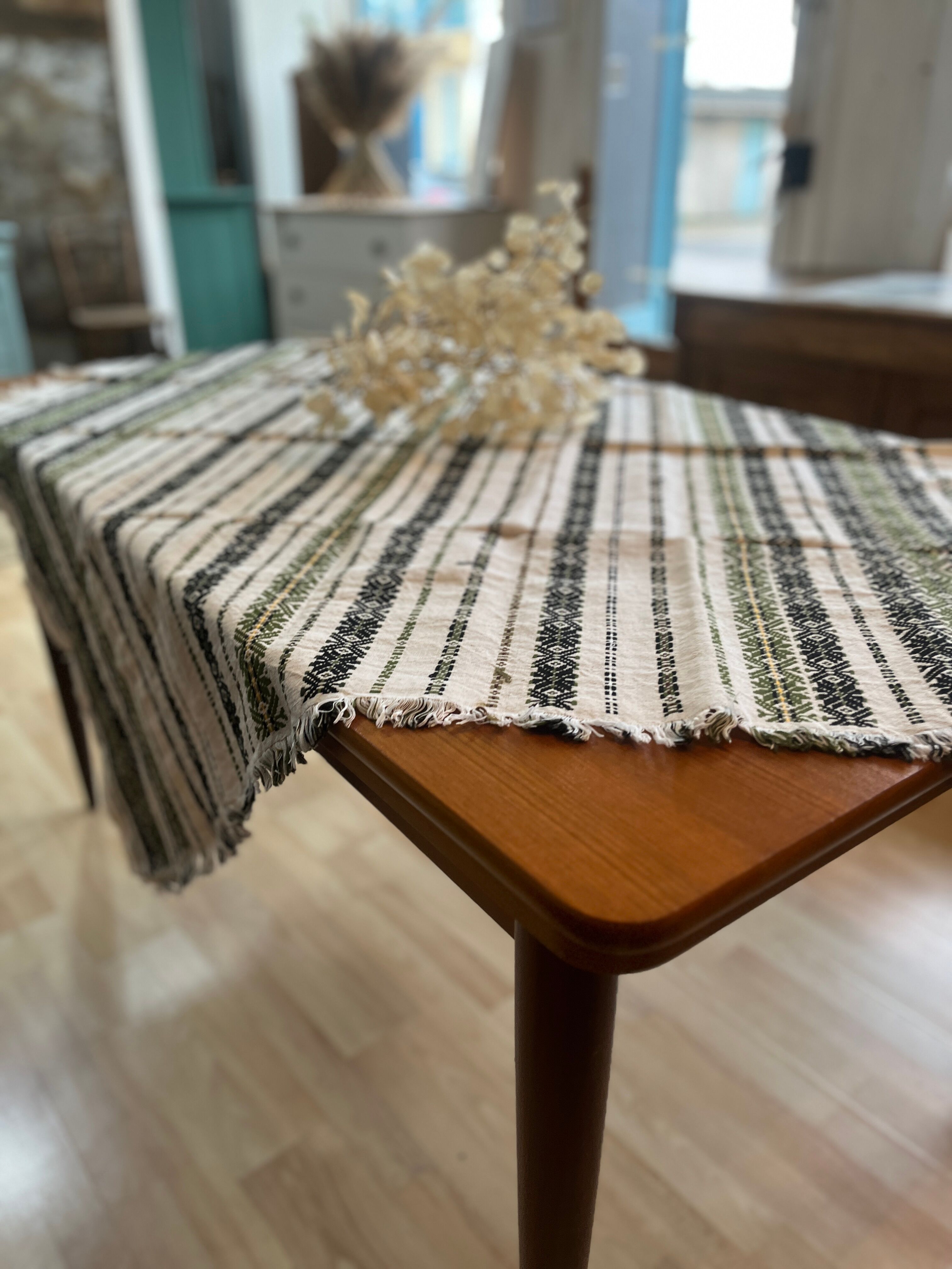 Table runner in cotton fiber