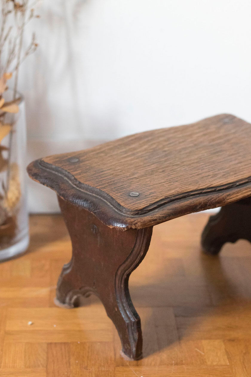 Walking stool feet in solid oak
