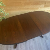 Extendable oval table Baumann, for up to 12 place settings.