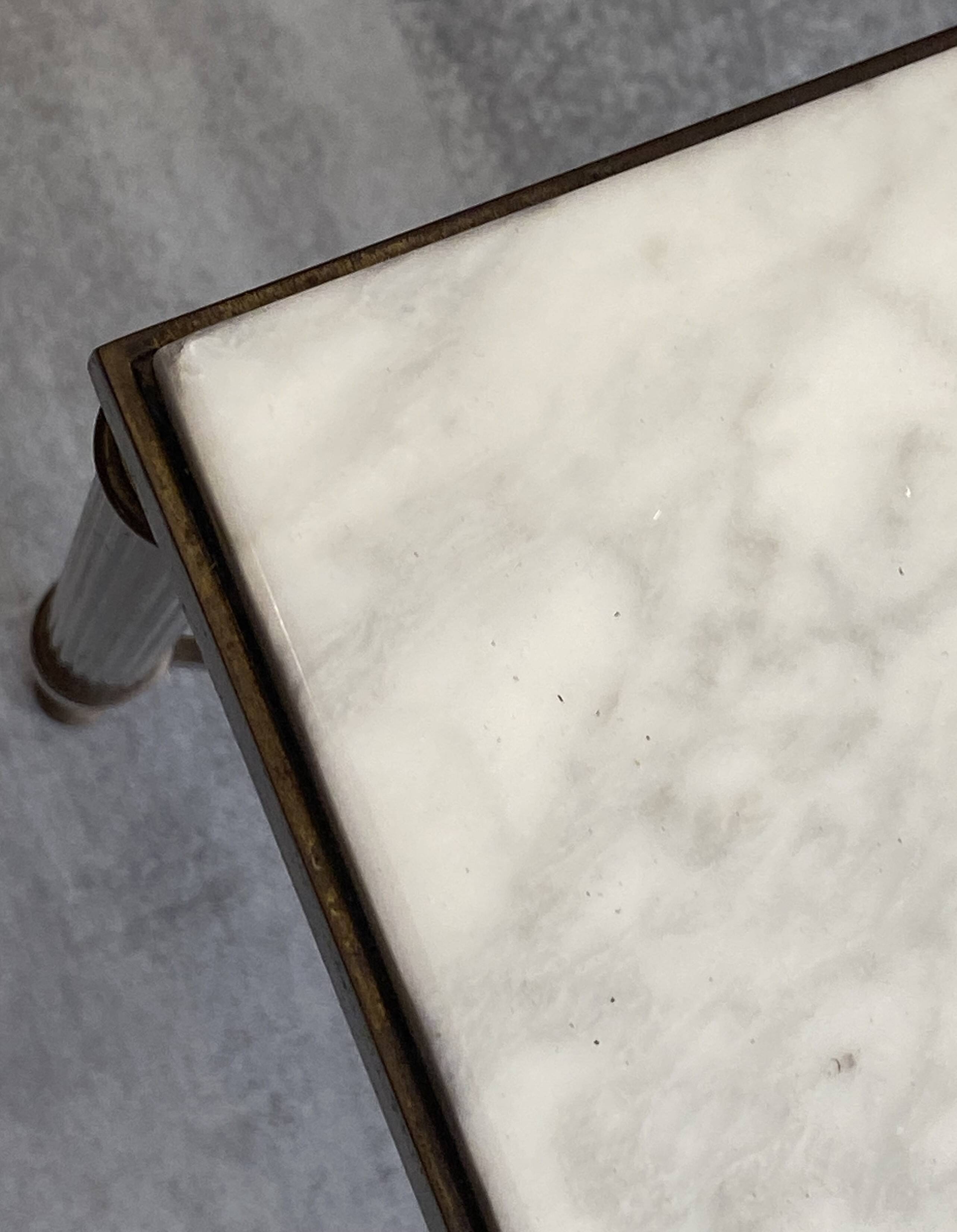 Table basse marbre blanc gris structure en métal laiton doré vintage 60s