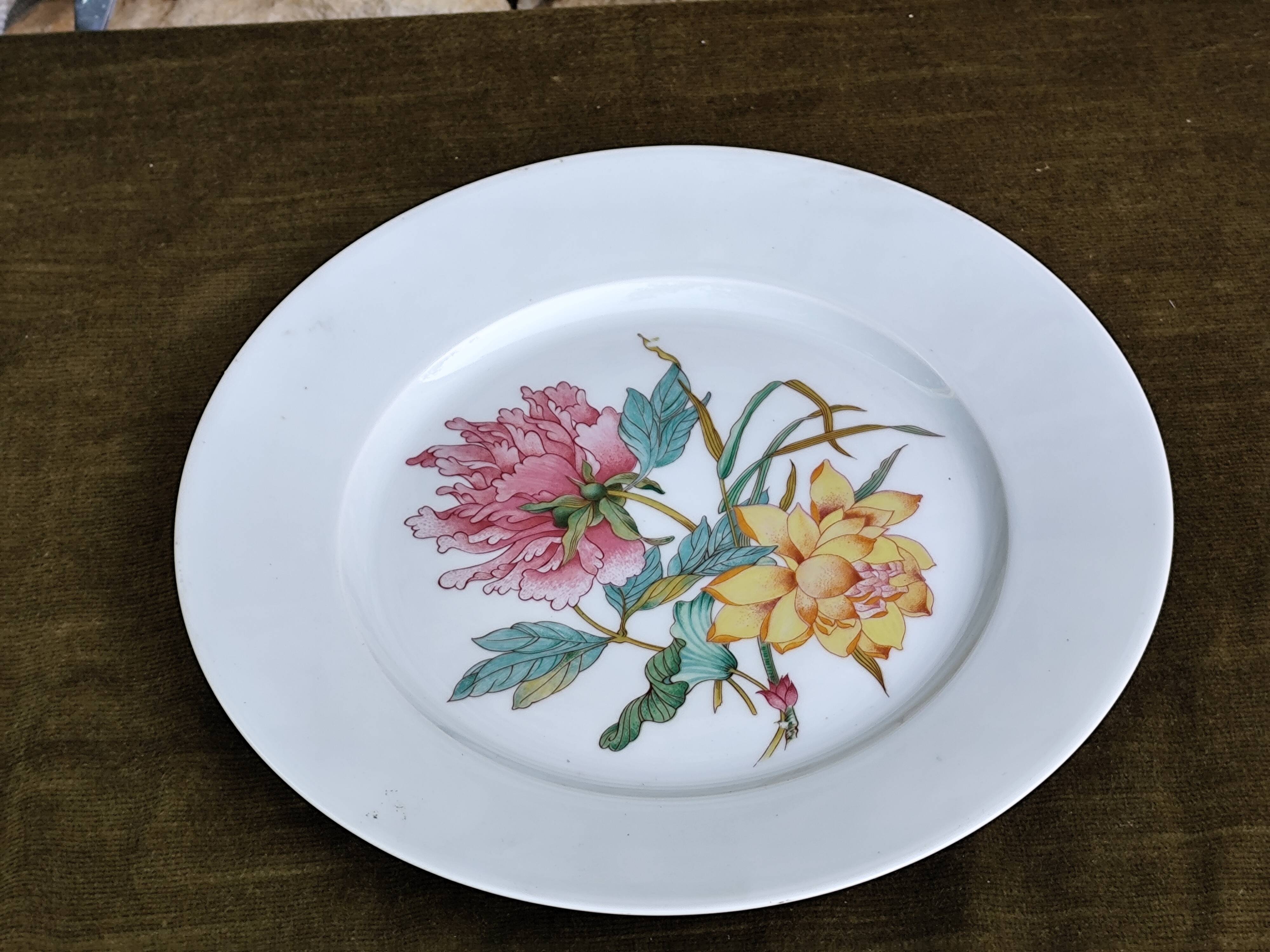 Porcelain dish