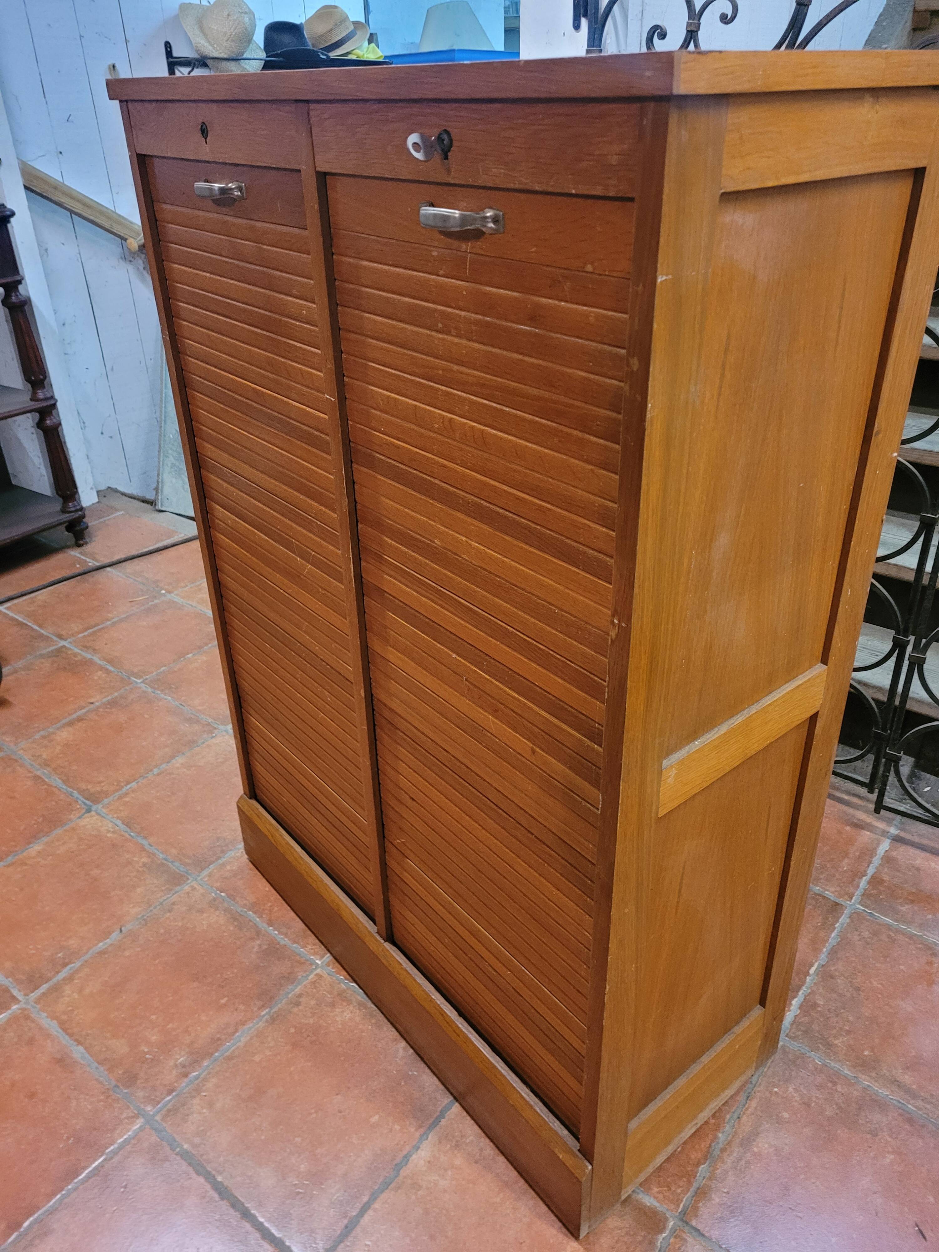 Double binder with curtains