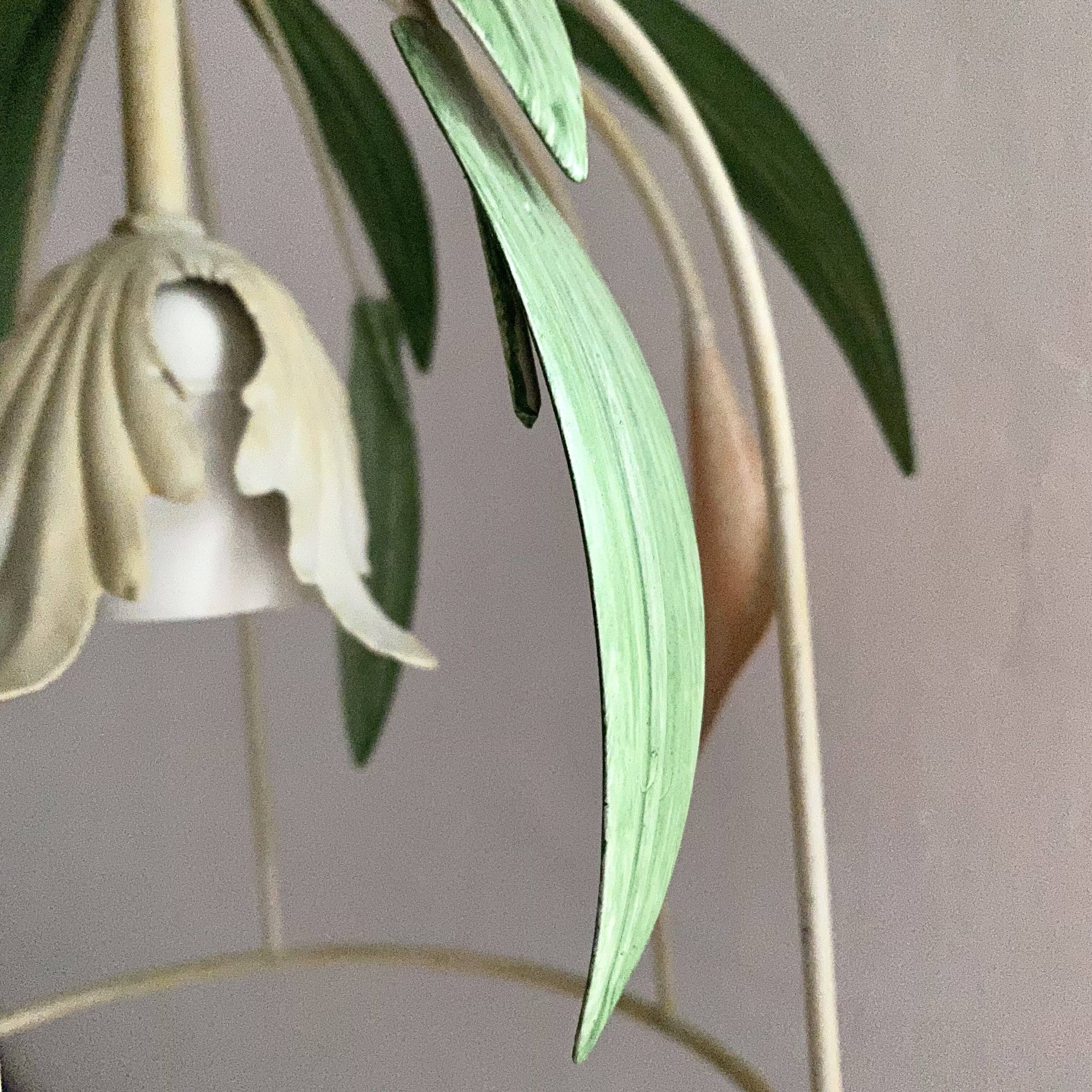 Suspension leaves and flowers