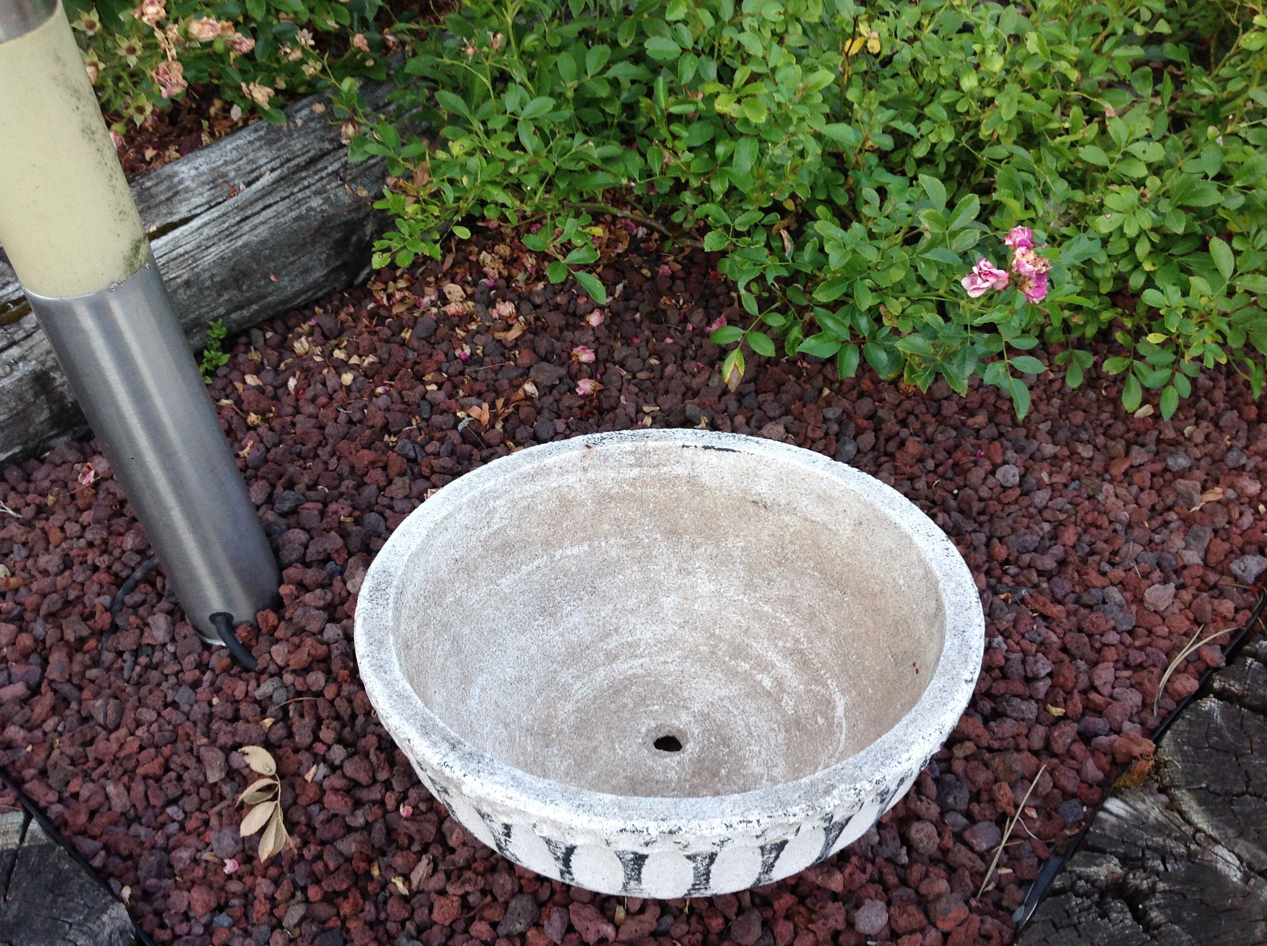 Round planter vintage concrete structured 60, 70 years