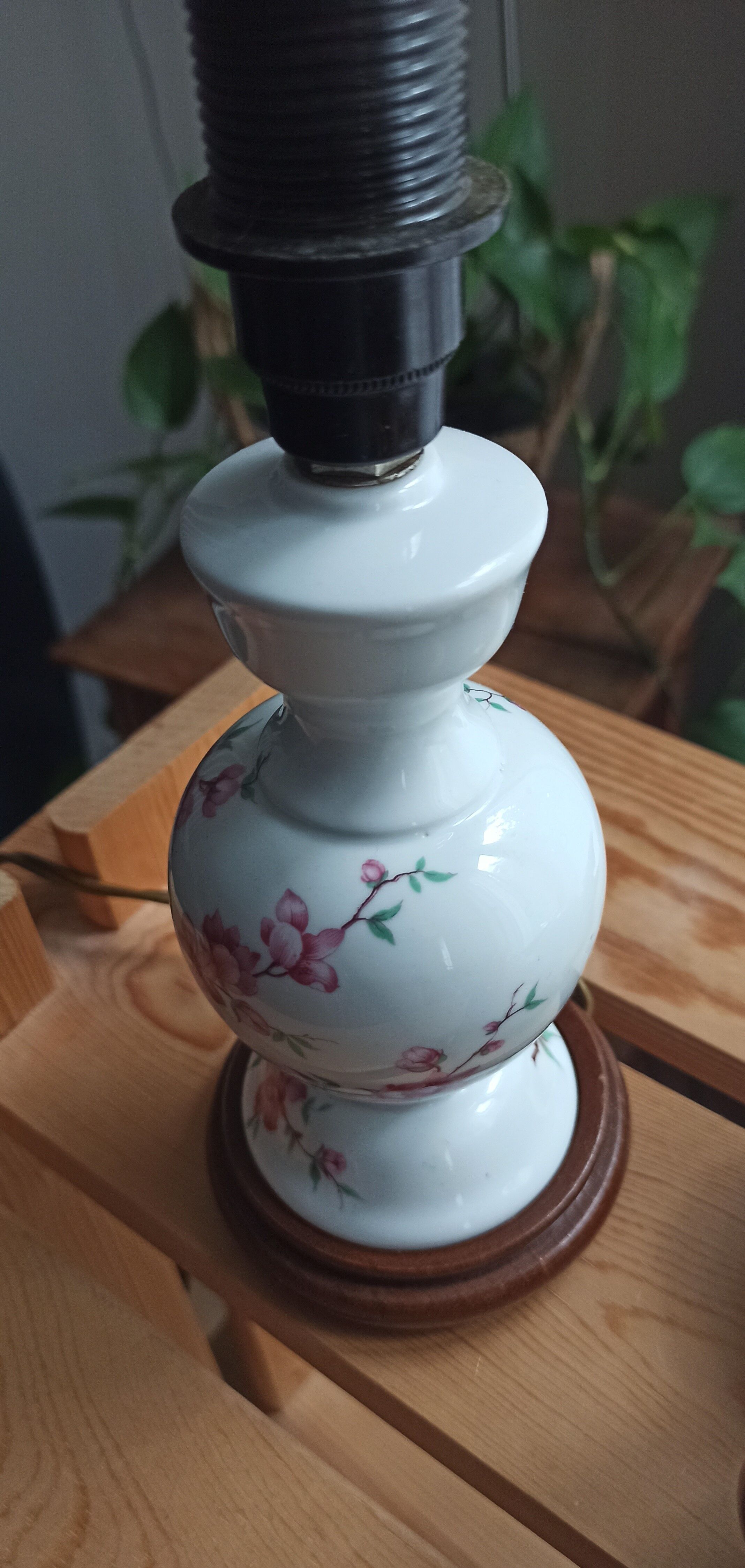 Pair of floral pattern bedside lamps