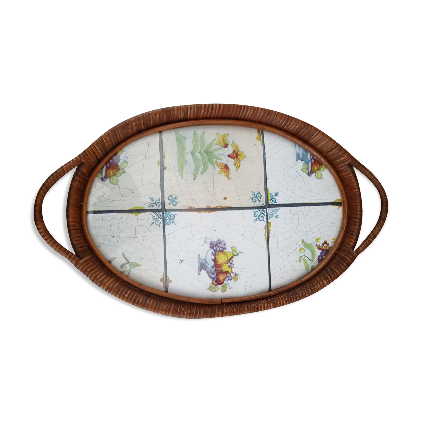 Plateau vintage ovale 2 anses en rotin tressé et décor imitation faïence sous verre