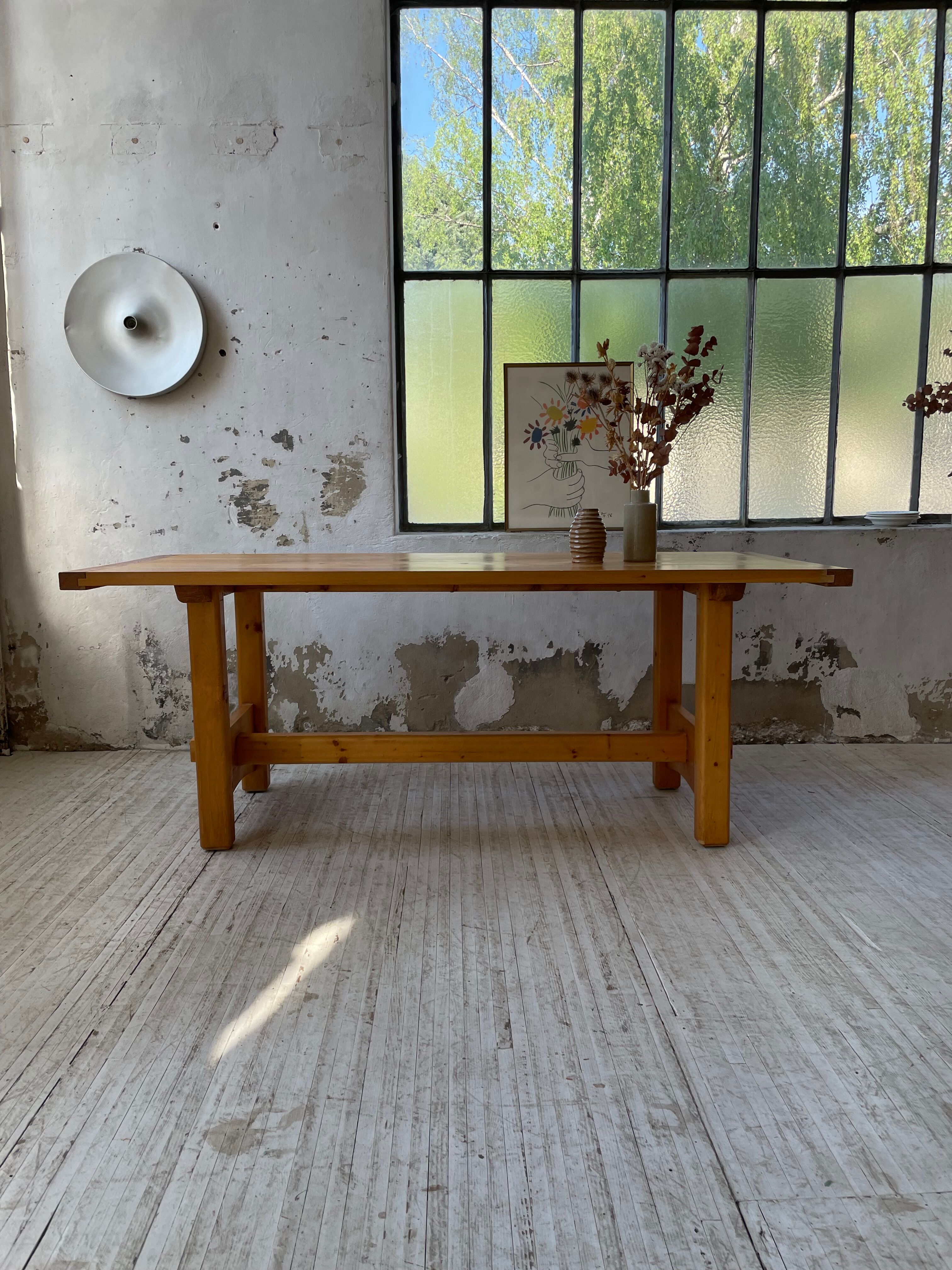 Mountain furniture table in pine 2m