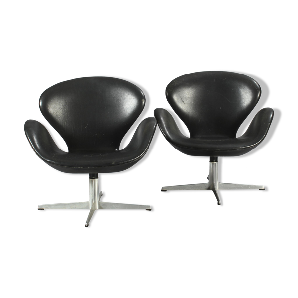 Paire de ''Swan Chairs'' d'Arne Jacobsen
