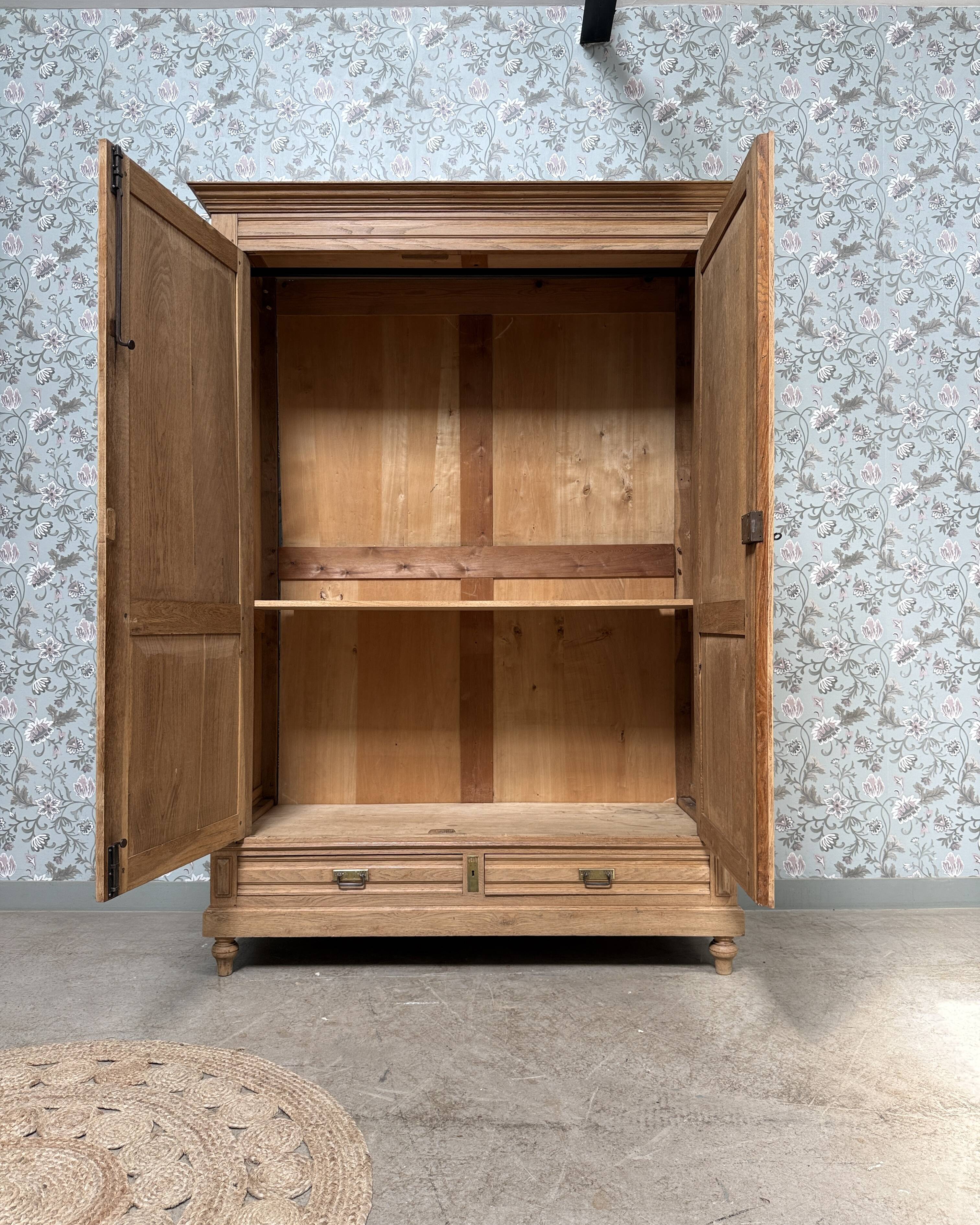 Armoire en chêne massif (rénovée)