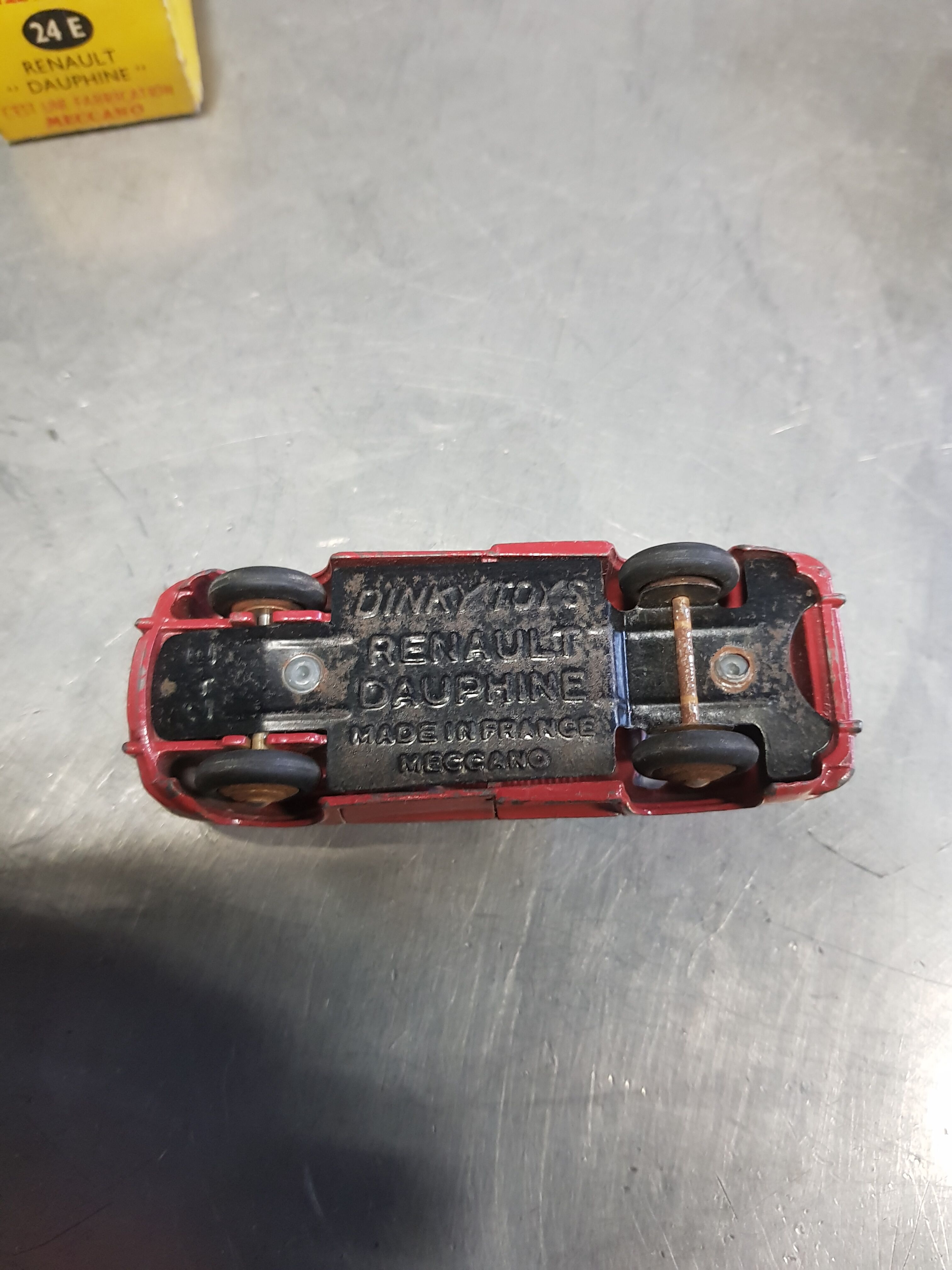 Car Dinky Toys Renault Dauphine with its box