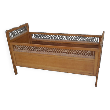 Lit bébé vintage bois et rotin année 60 enfant