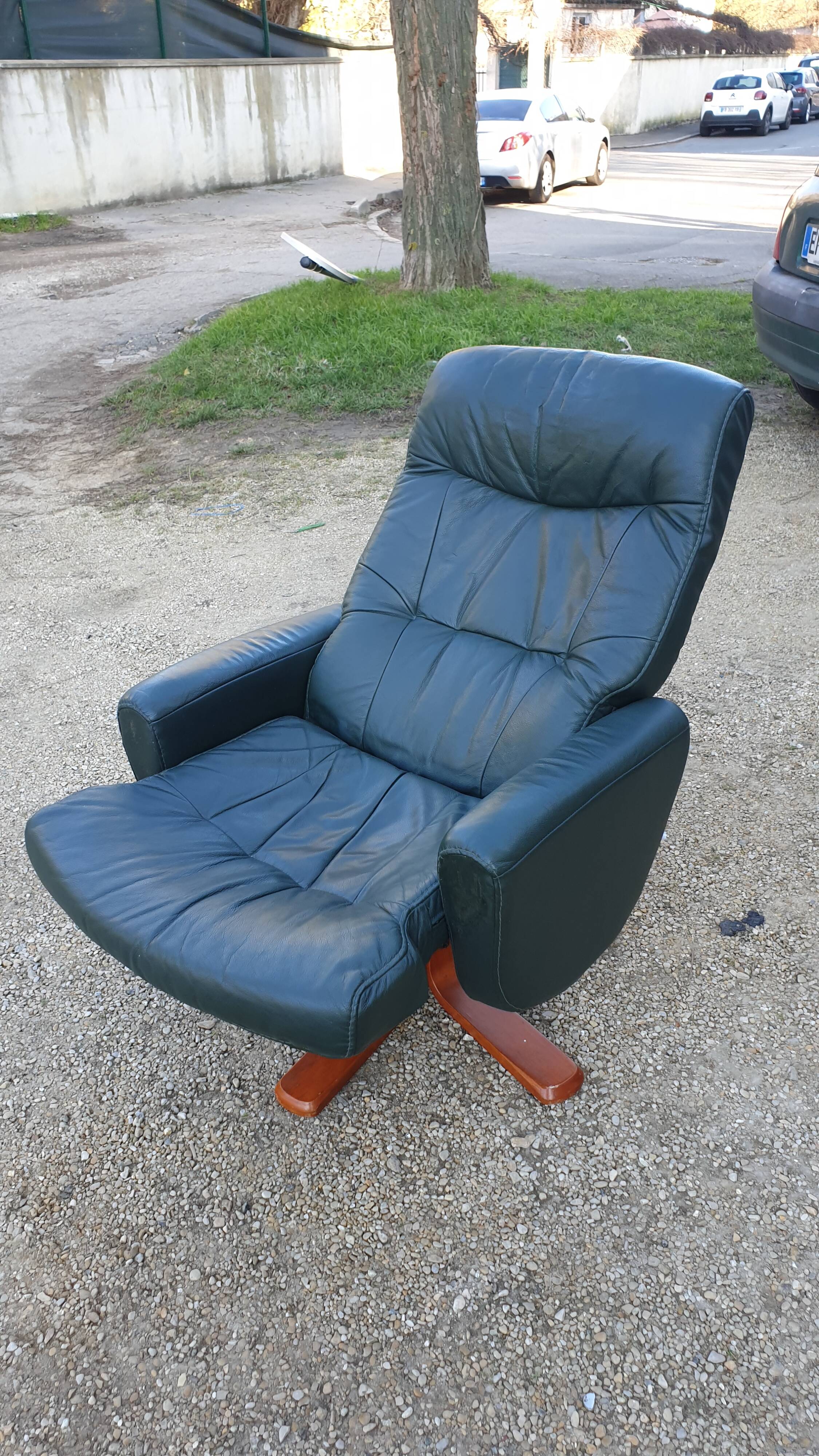 Reclining relaxing chair