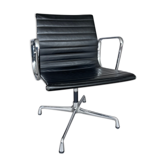 Chaise de bureau Eames EA 108 cuir noir