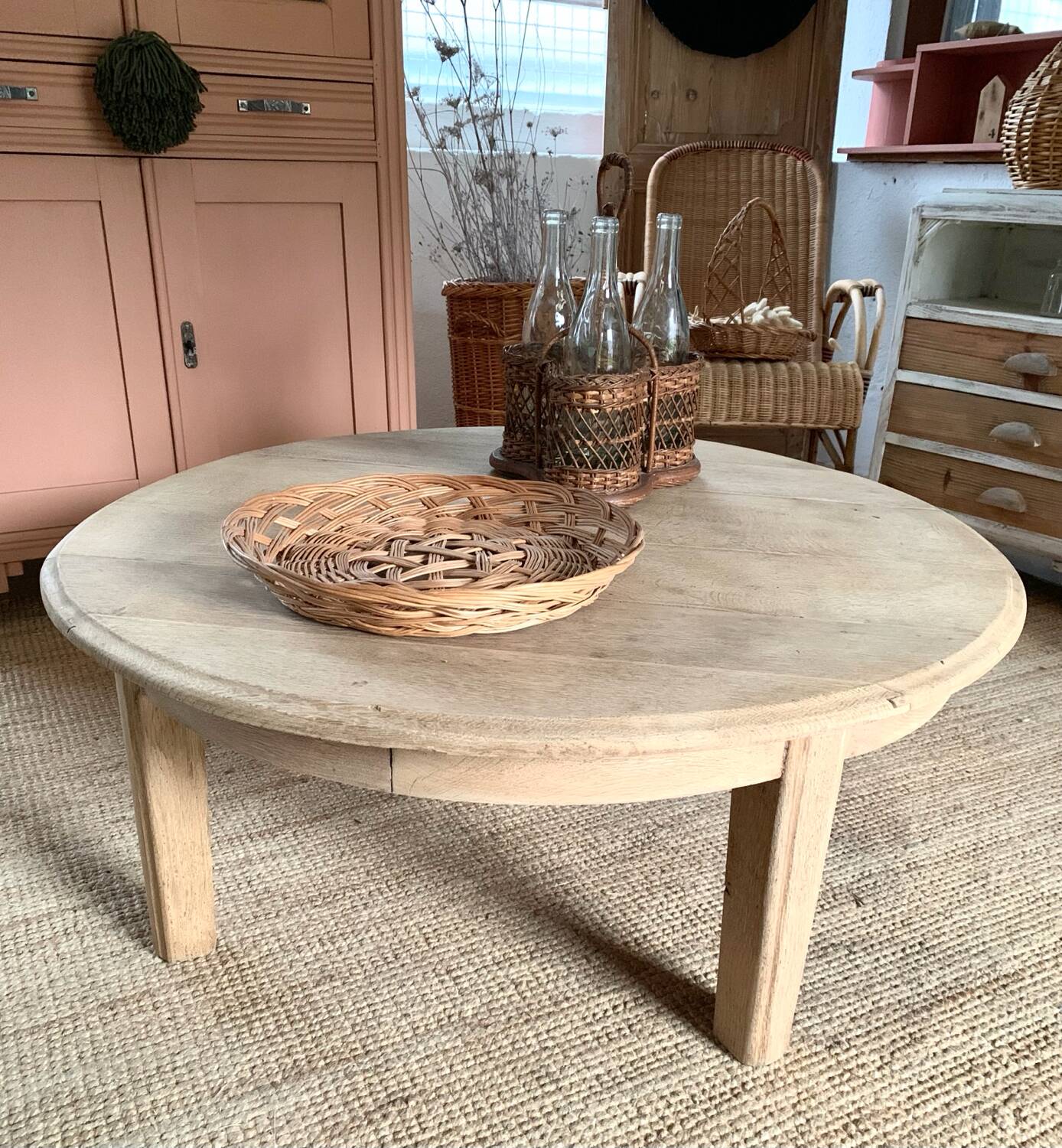 Round coffee table