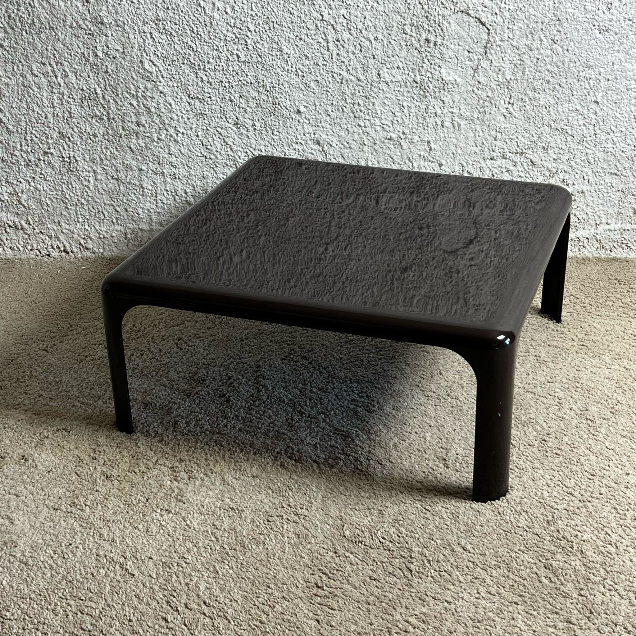 Table basse par Vico Magistretti pour Artemide, Space Age