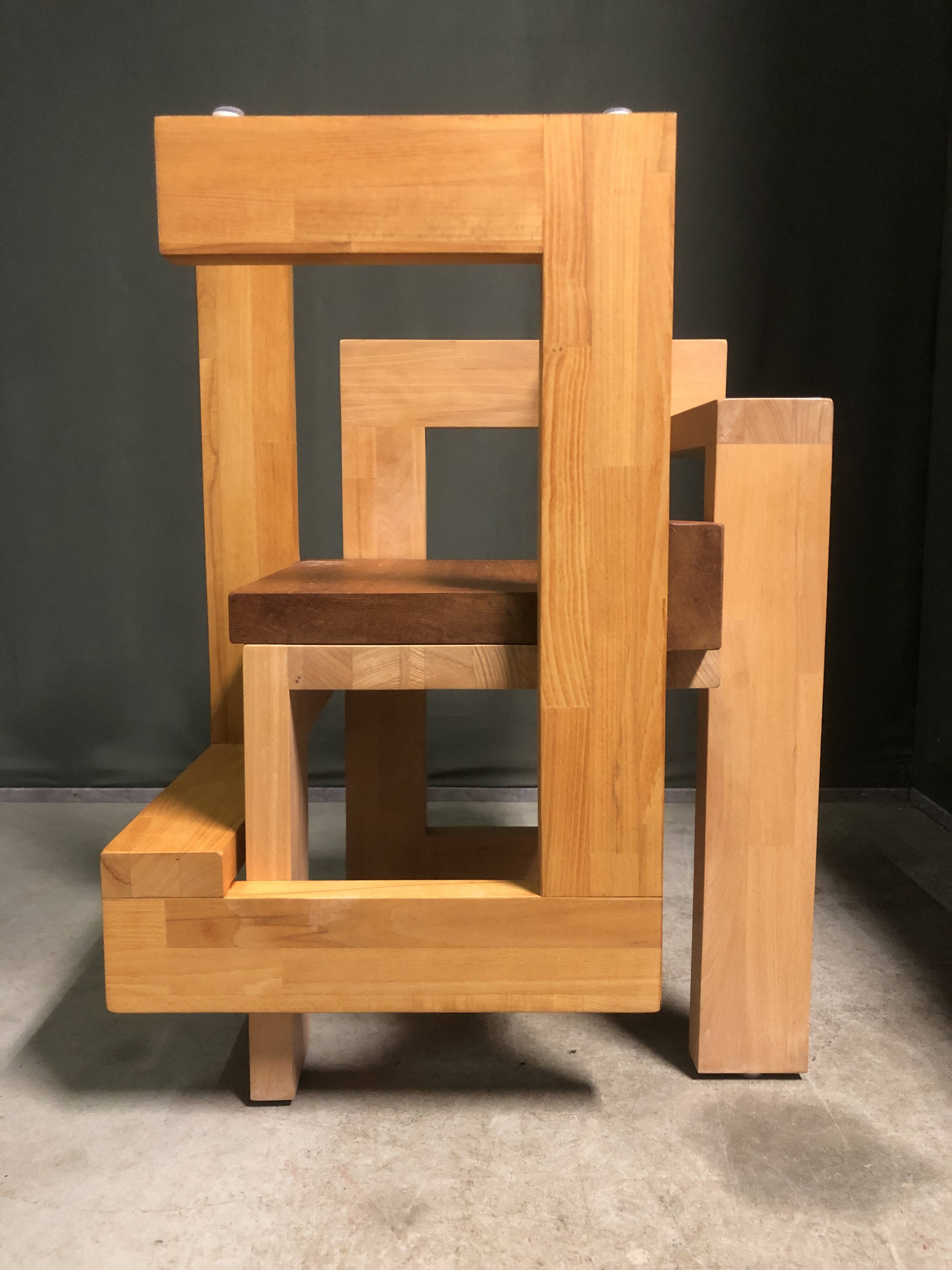 Une paire de Gerrit Rietveld de la chaise Steltman.