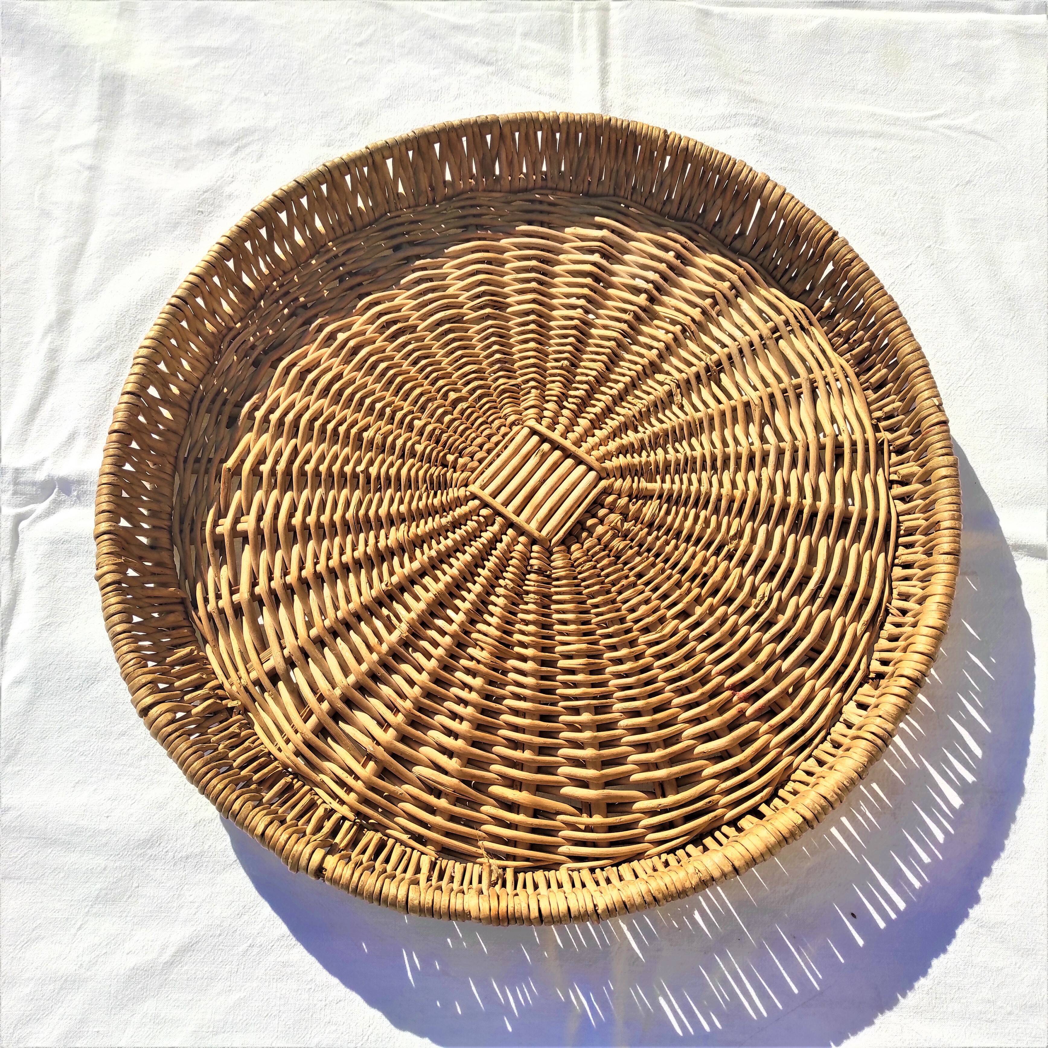 Wicker tray for cheeses