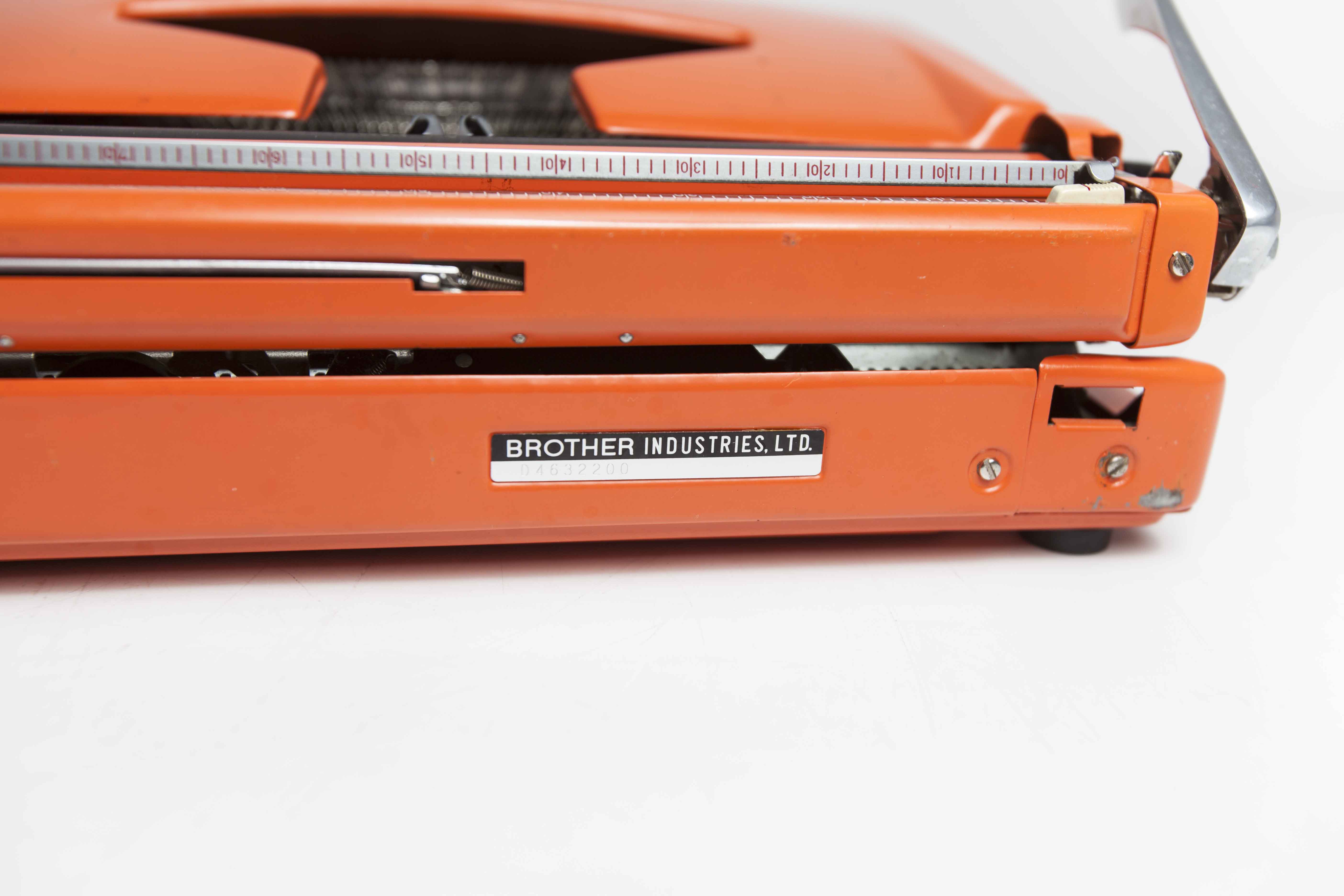 Machine à écrire brother de luxe 879 révisée et ruban neuf qwertz