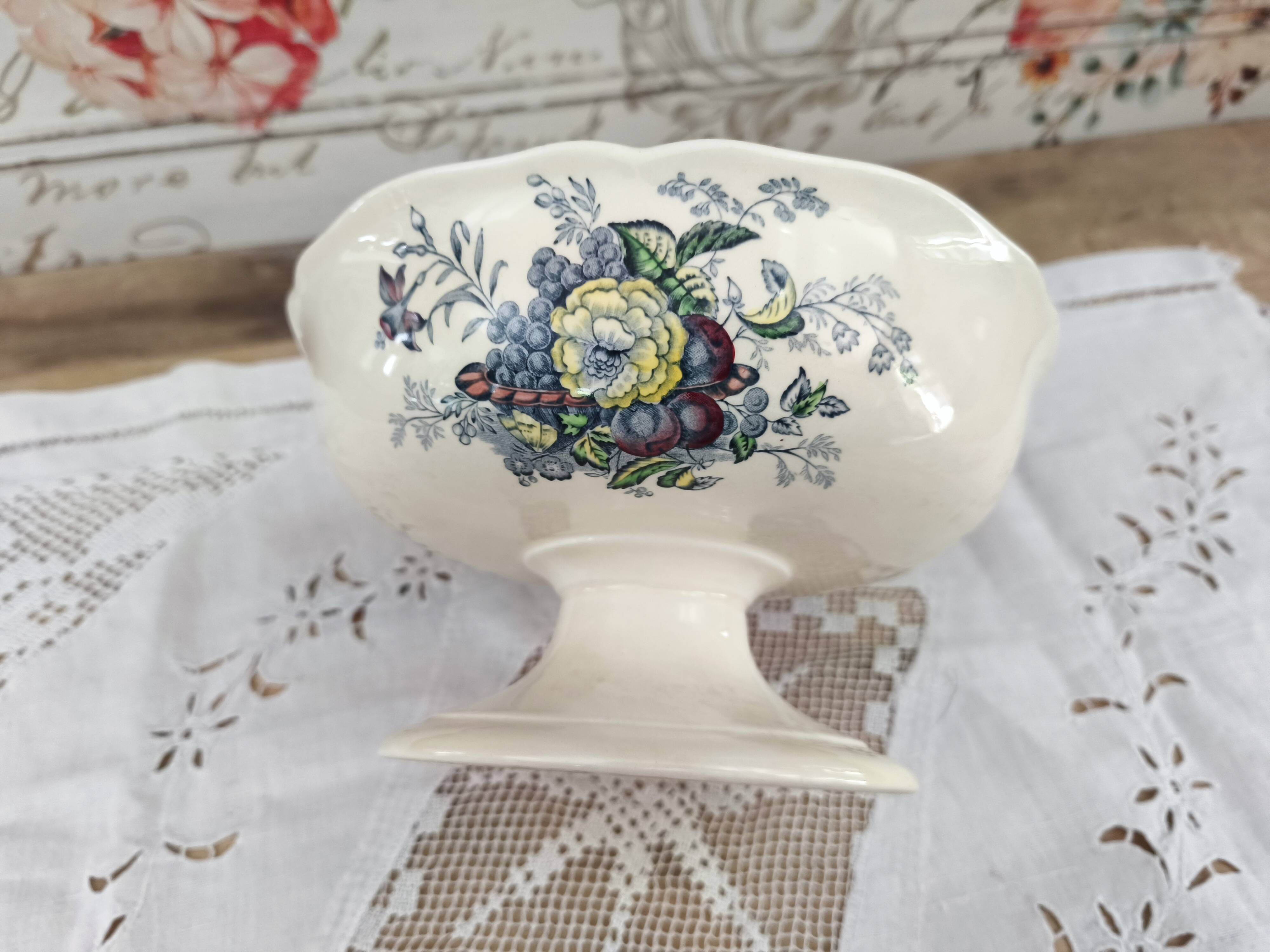 Compote on pedestal Royal Doulton model The Kirkwood