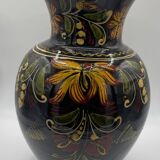 Black vase M/V floral patterns