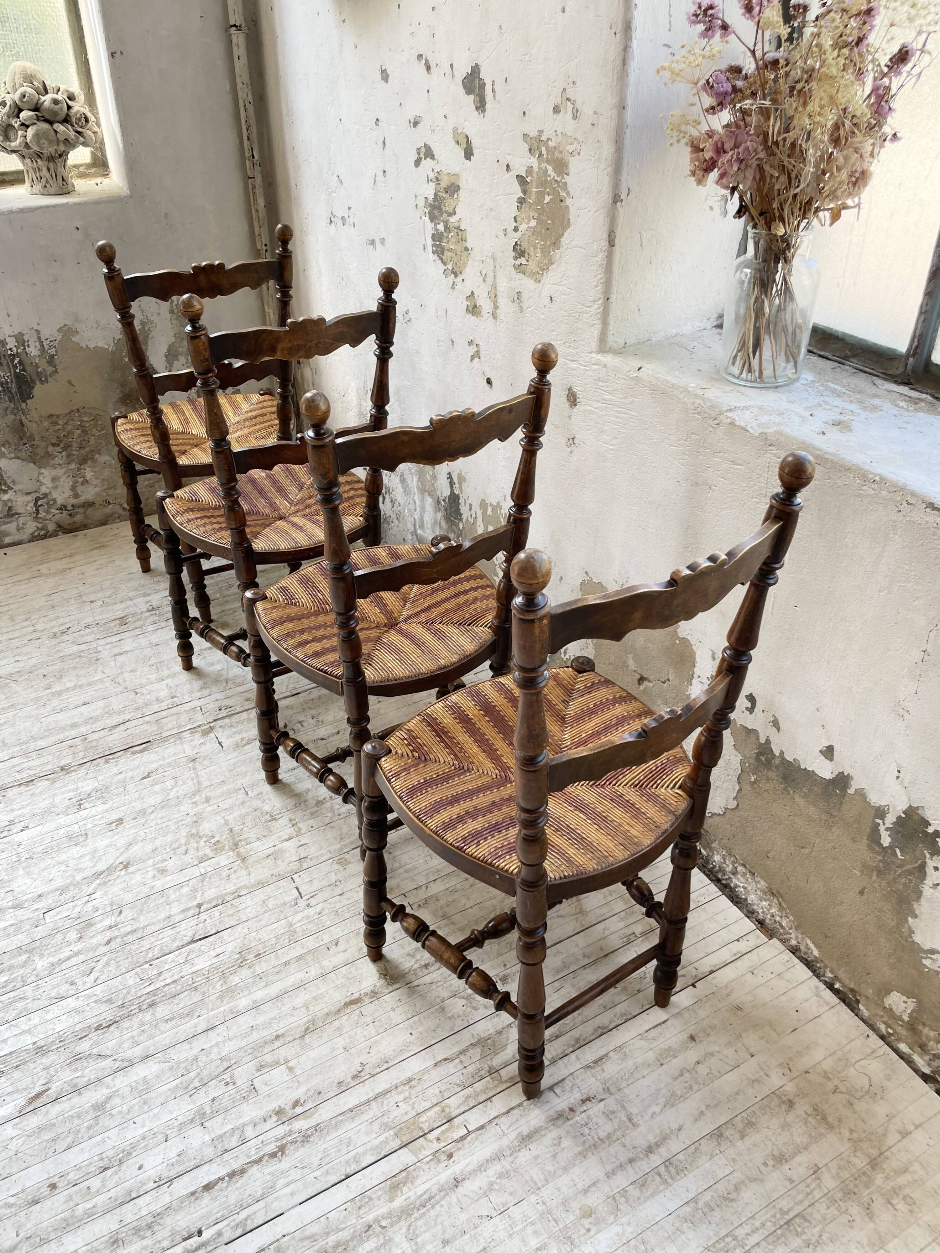 Set of rustic Provençal mulched chairs