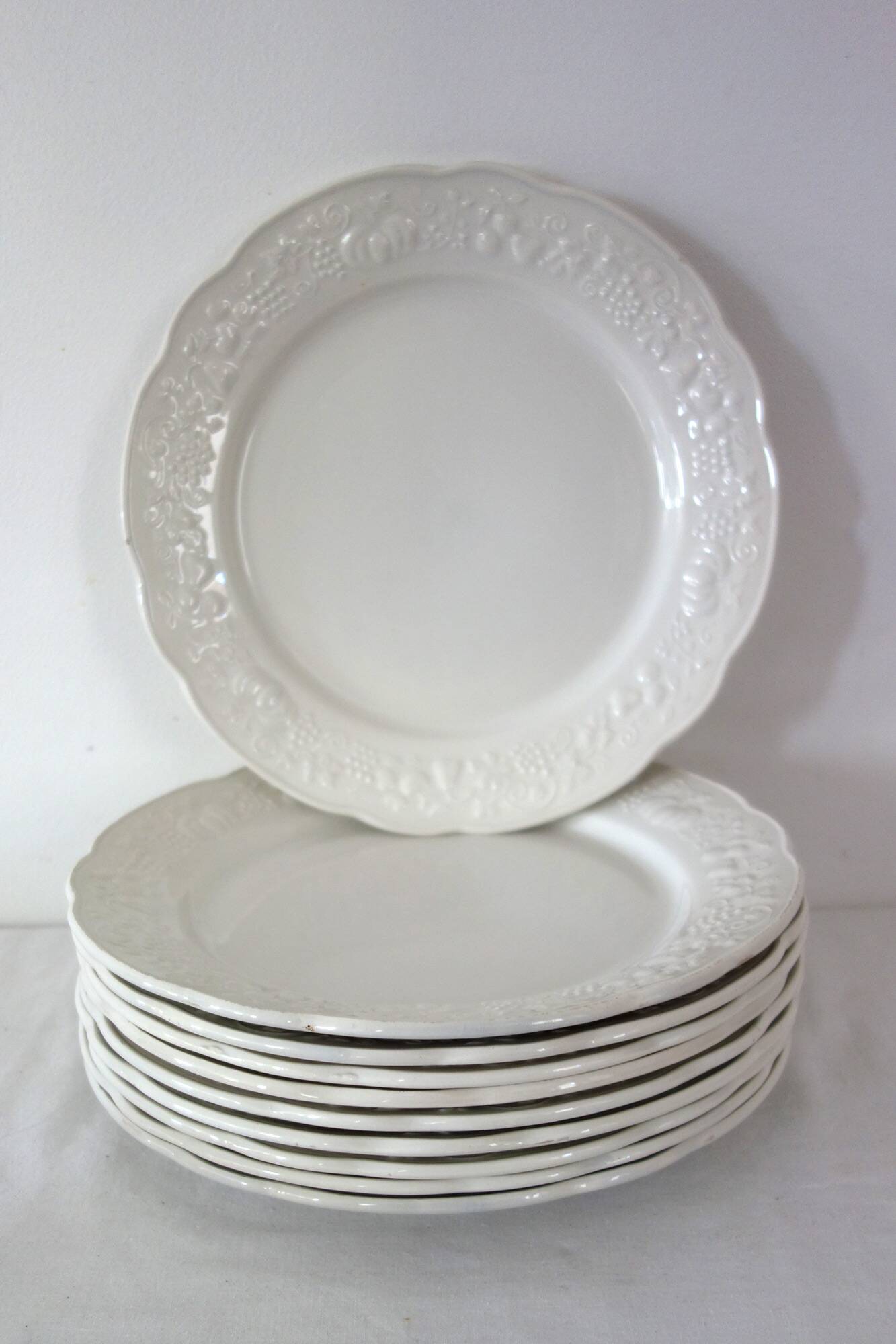 Set of 10 flat plates in Sarreguemines earthenware, early 20th century