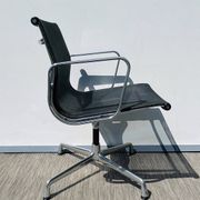 Pair of Ch. Eames Alu Group mesh chairs Vitra Vintage