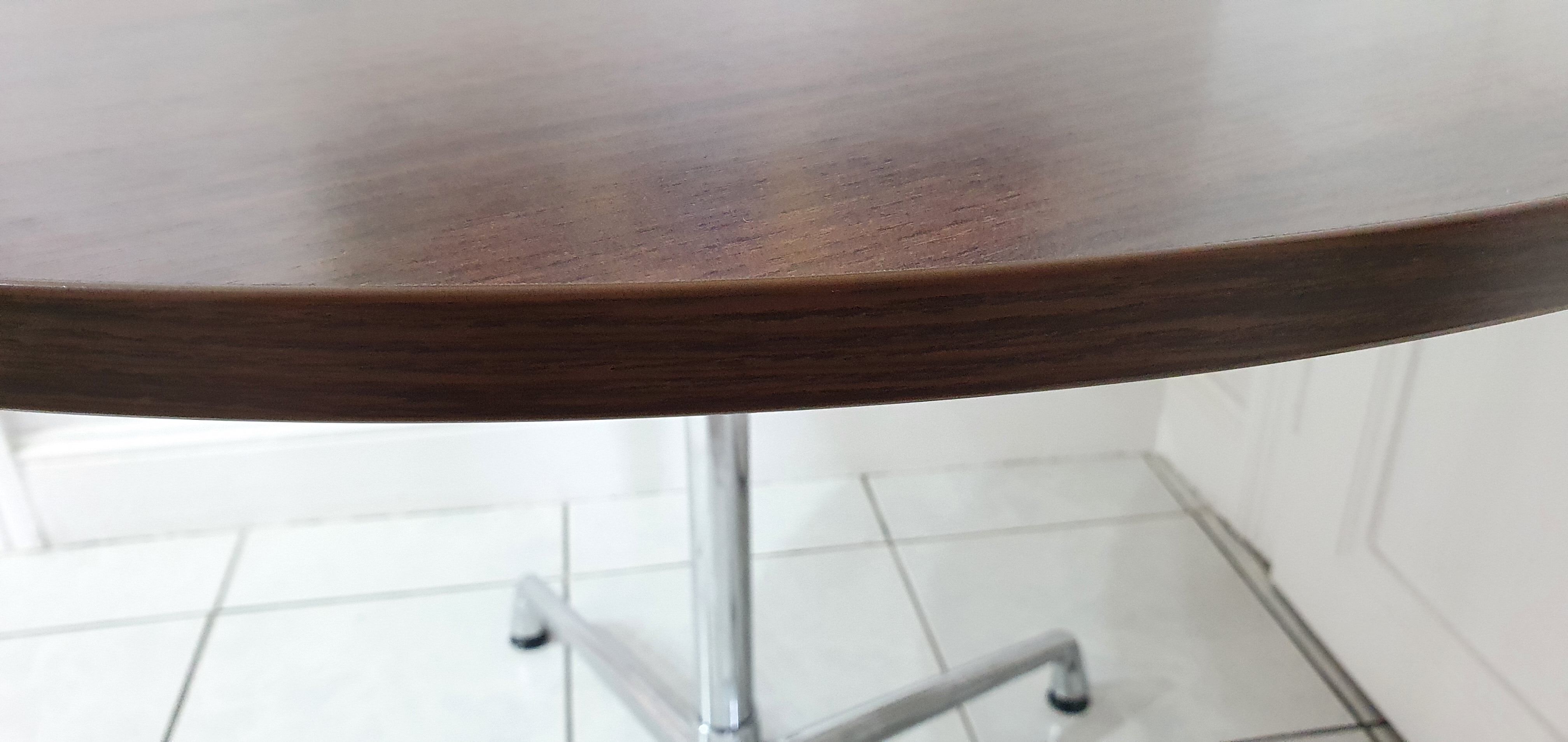 Table "contract base" design Charles et Ray Eames édition Vitra