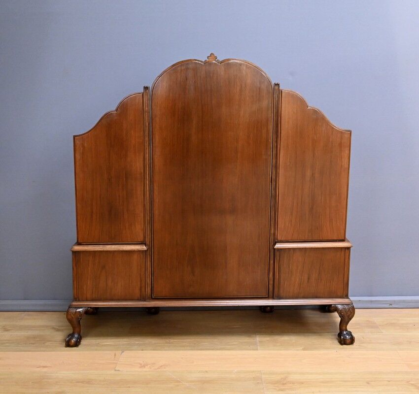 Walnut dressing table, Chippendale style, England – 1930